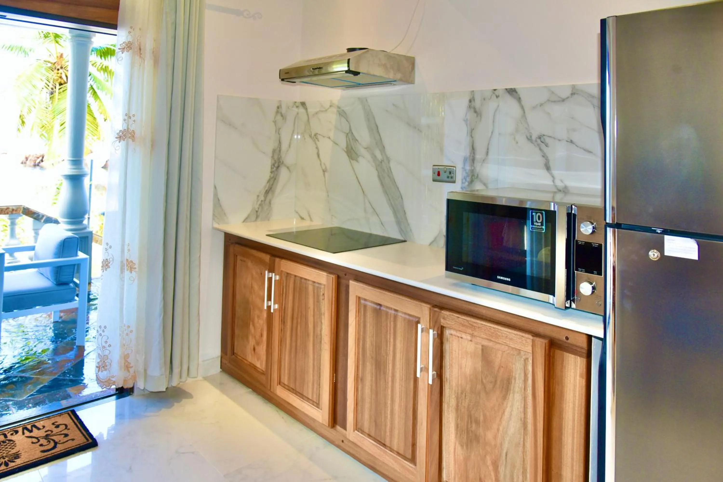 minibar in La Petite Maison and Sea Splash