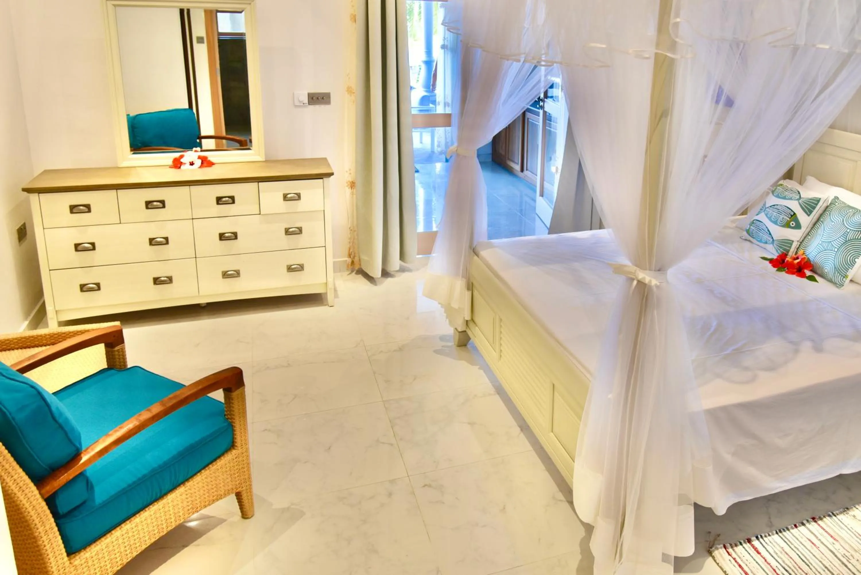 Bed in La Petite Maison and Sea Splash