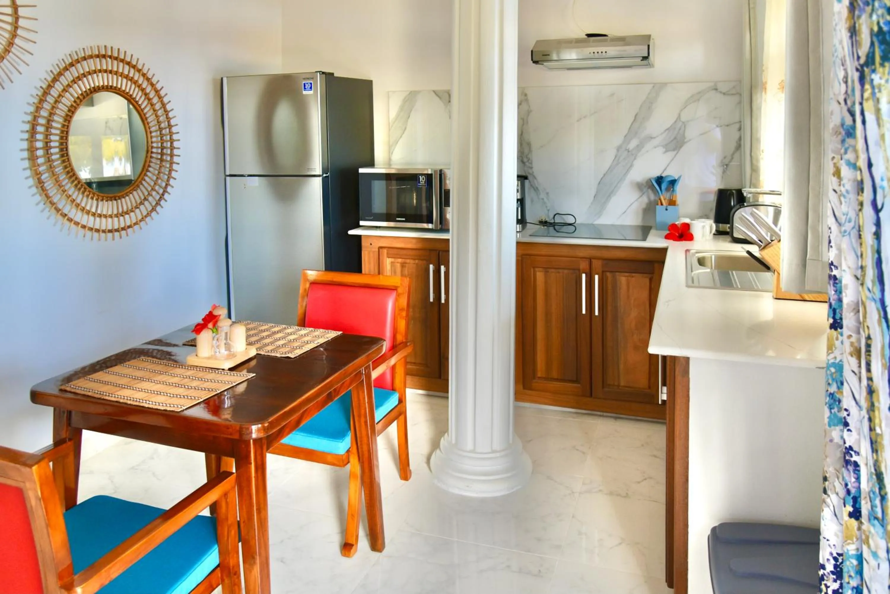 Coffee/tea facilities in La Petite Maison and Sea Splash