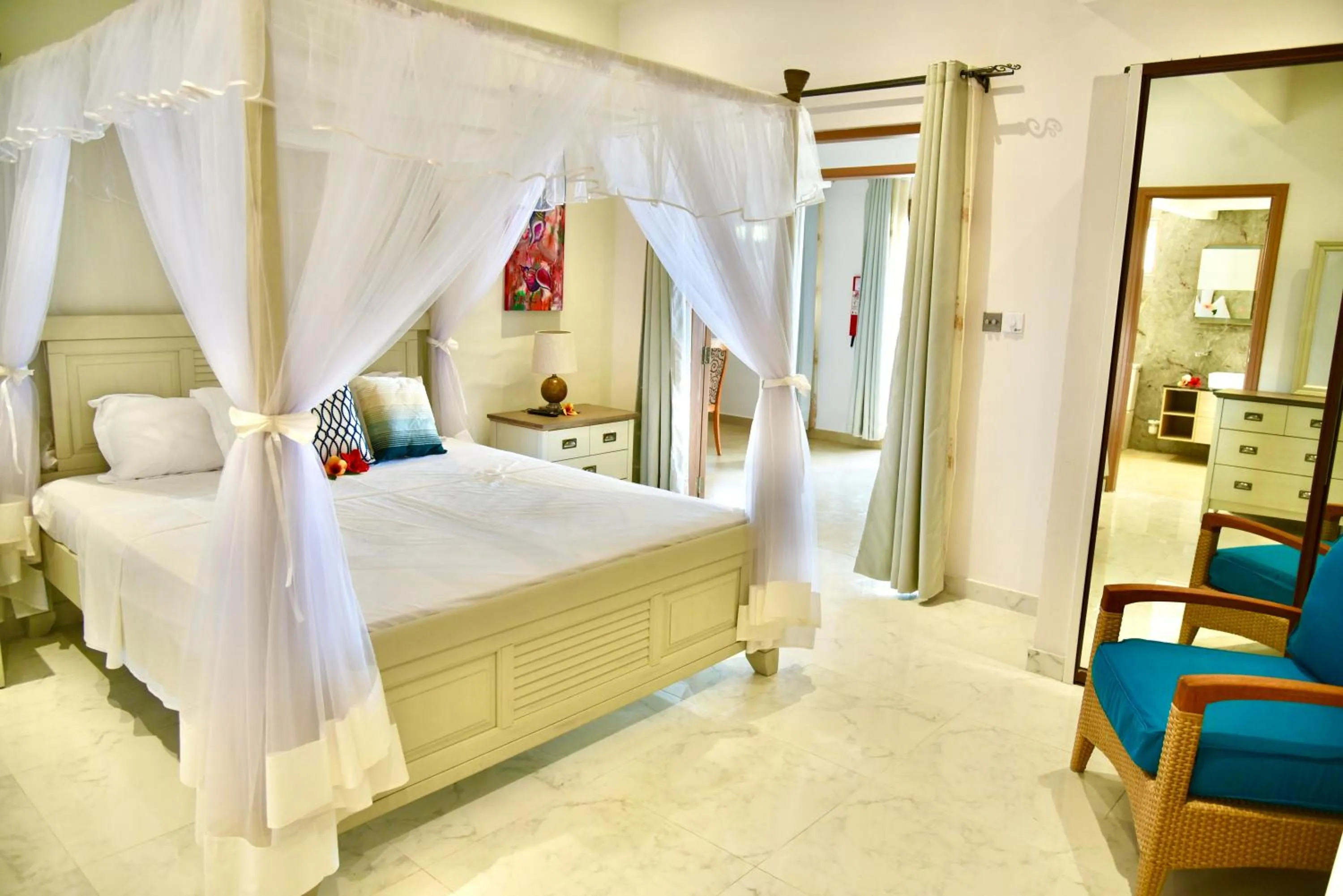 Bed in La Petite Maison and Sea Splash