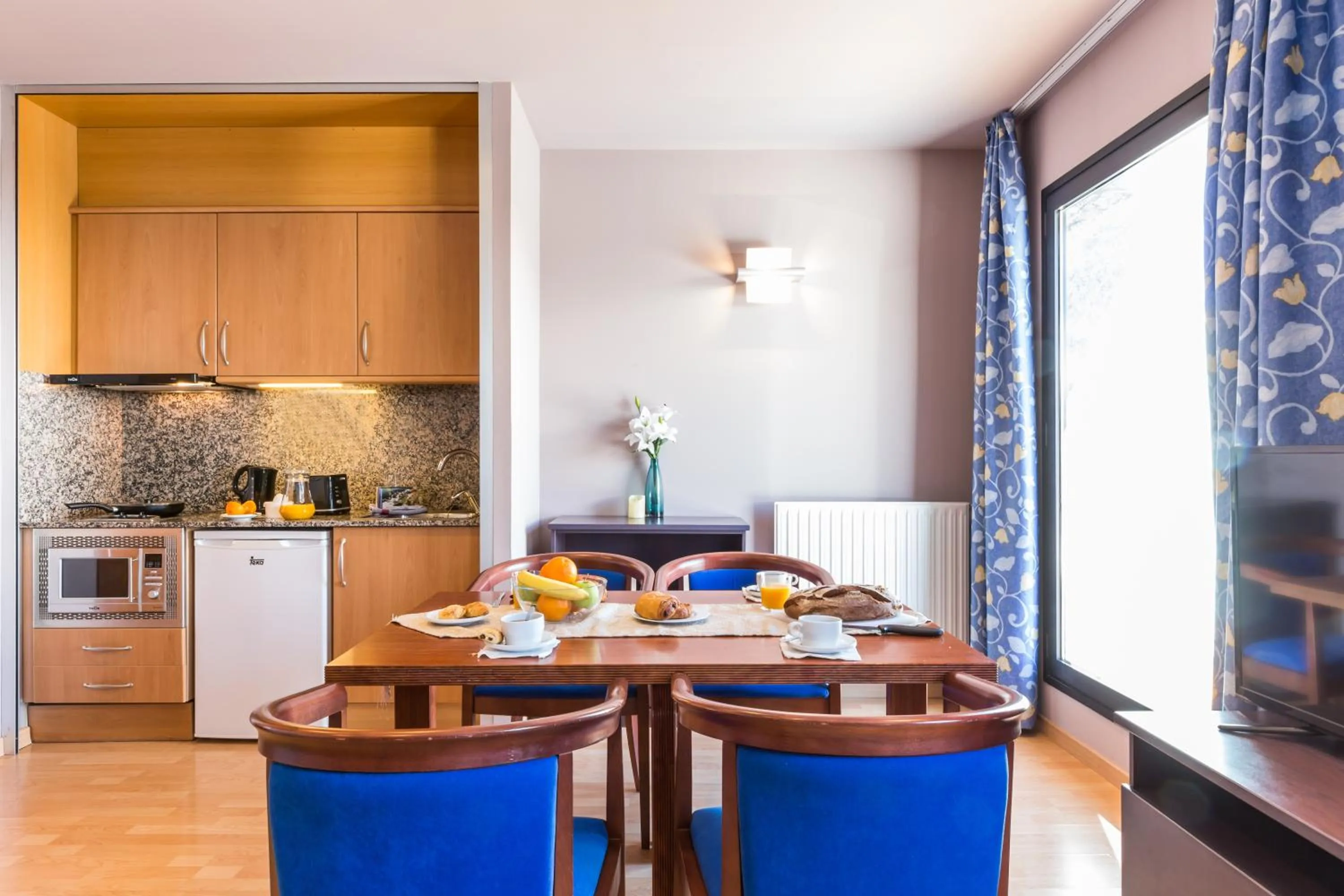 Kitchen or kitchenette in Pierre & Vacances Pas de la Casa Alaska