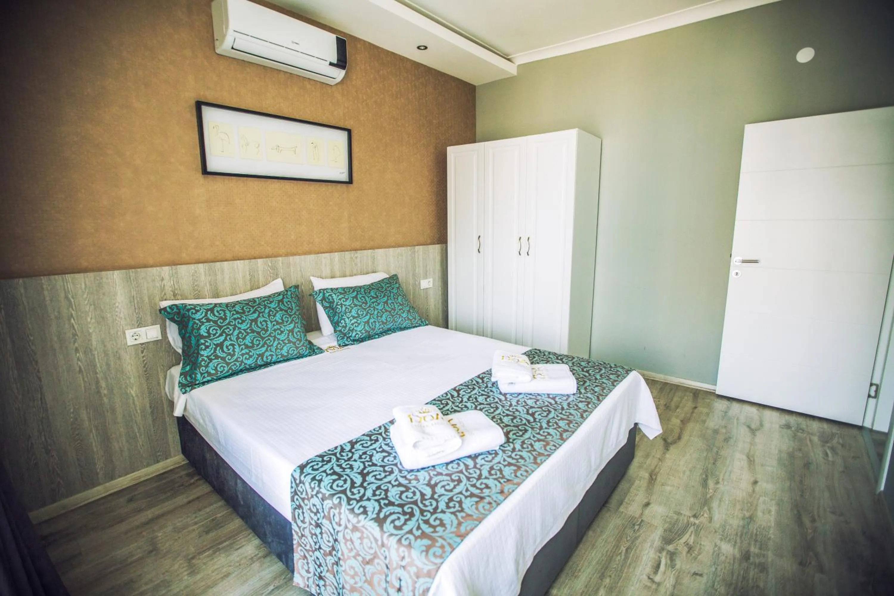 Bedroom, Bed in Doa Suite Hotel