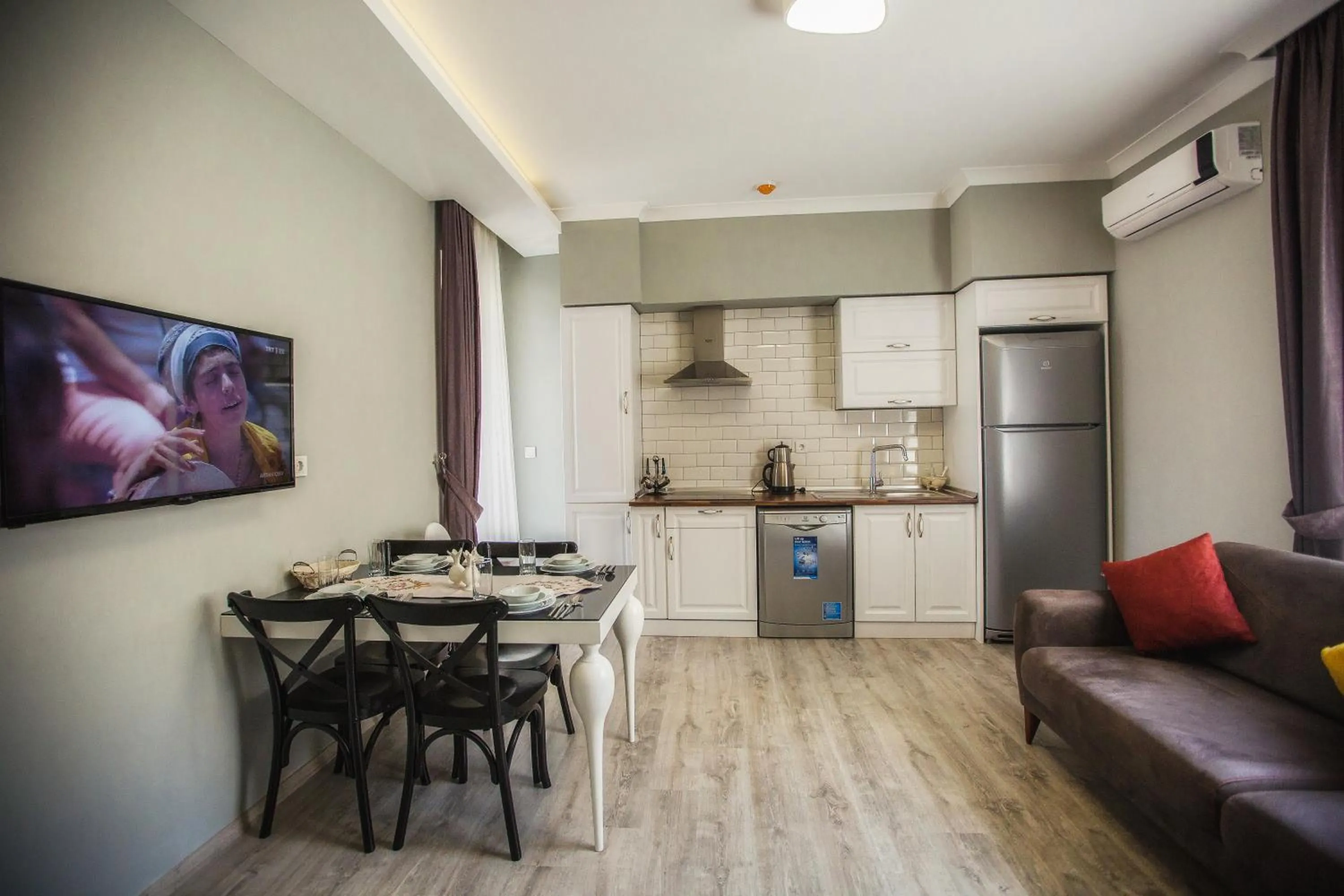 Kitchen or kitchenette in Doa Suite Hotel