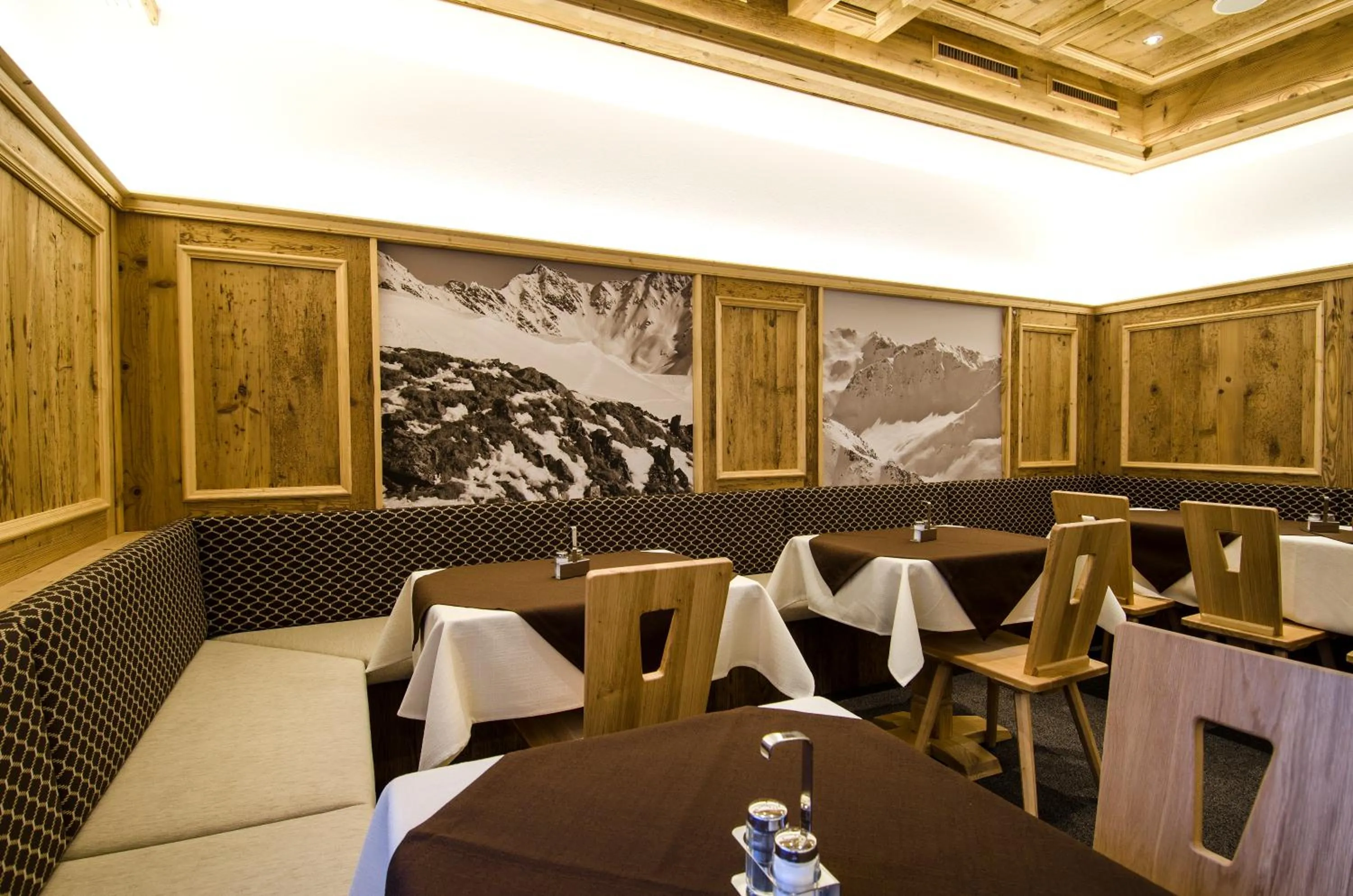 Dining area in Apart Forum