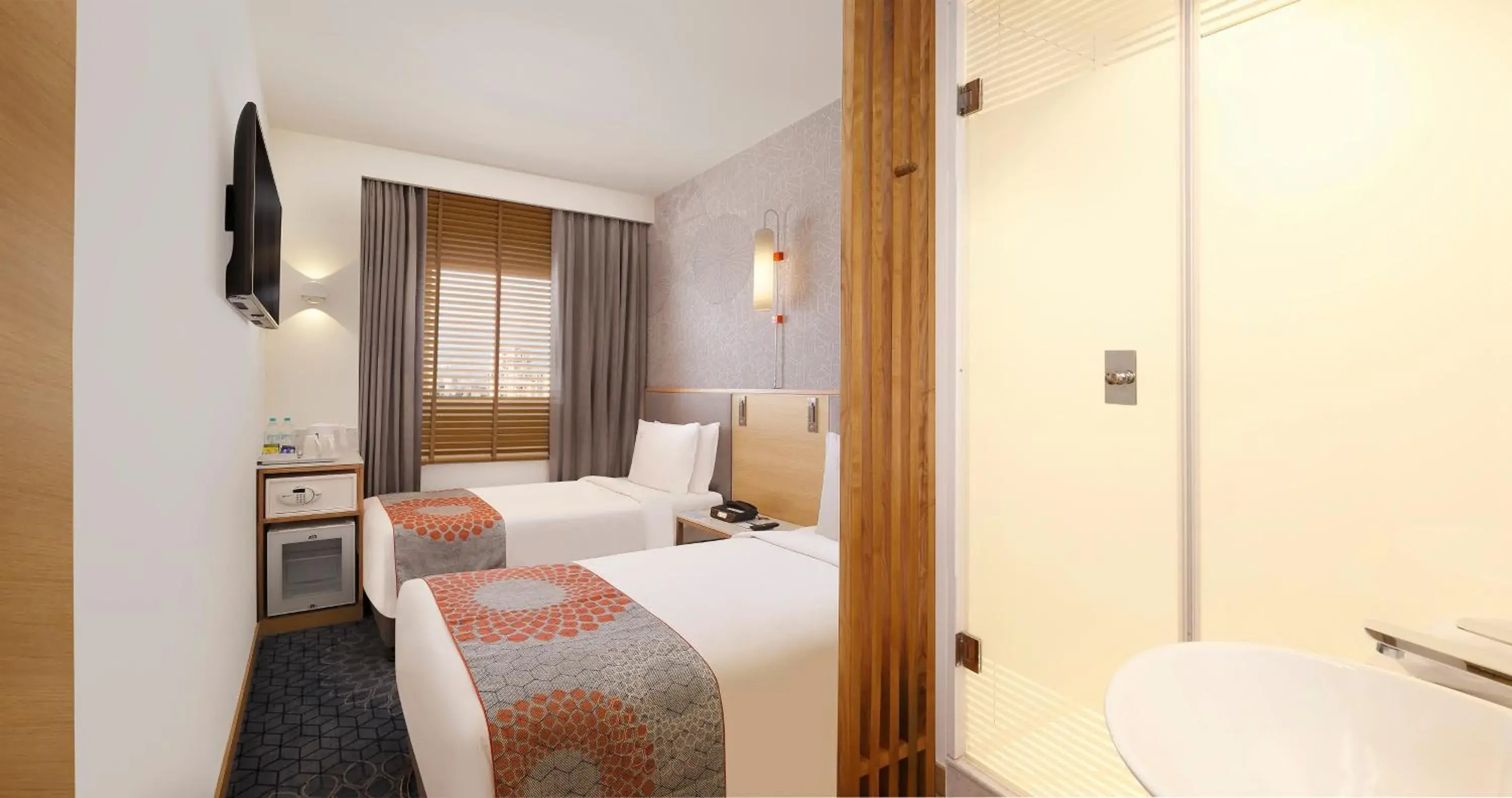 Standard Twin Room with Two Single Beds - Top Floor in Holiday Inn Express Chennai OMR Thoraipakkam by IHG Standard Twin Room with Two Single Beds - Top Floor in Holiday Inn Express Chennai OMR Thoraipakkam by IHG