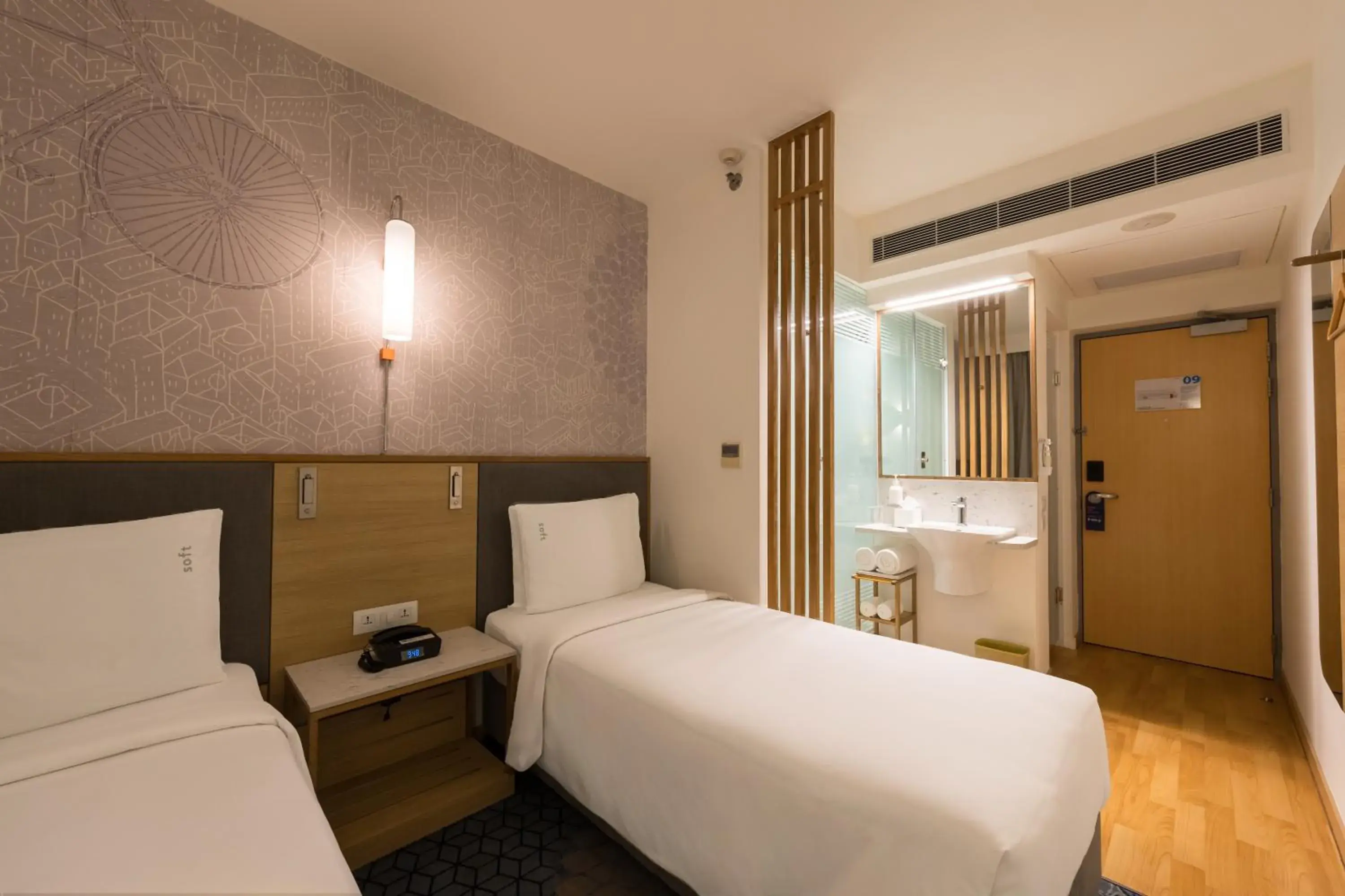Bedroom, Bed in Holiday Inn Express Chennai OMR Thoraipakkam by IHG Bedroom, Bed in Holiday Inn Express Chennai OMR Thoraipakkam by IHG