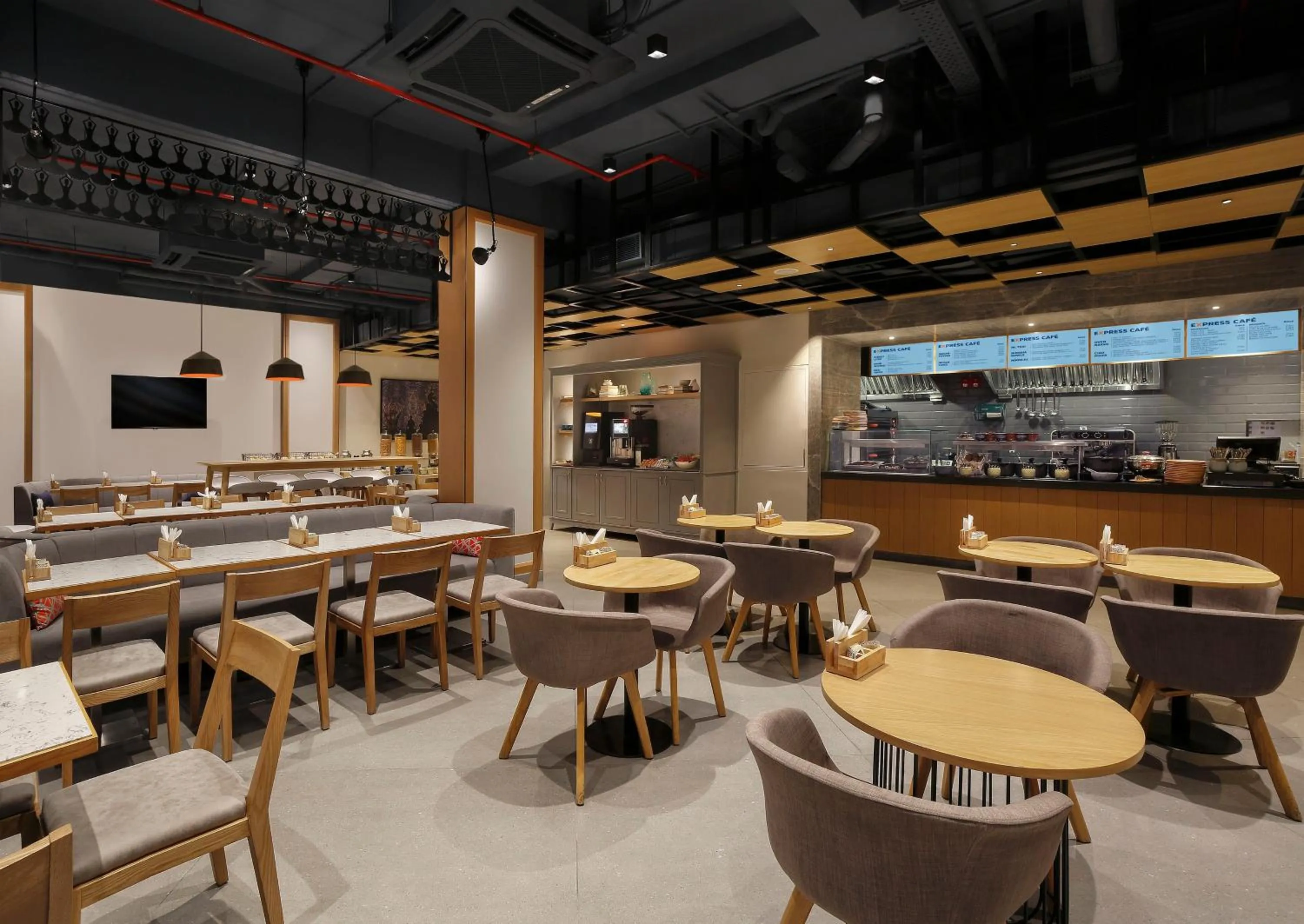 Restaurant/places to eat in Holiday Inn Express Chennai OMR Thoraipakkam by IHG