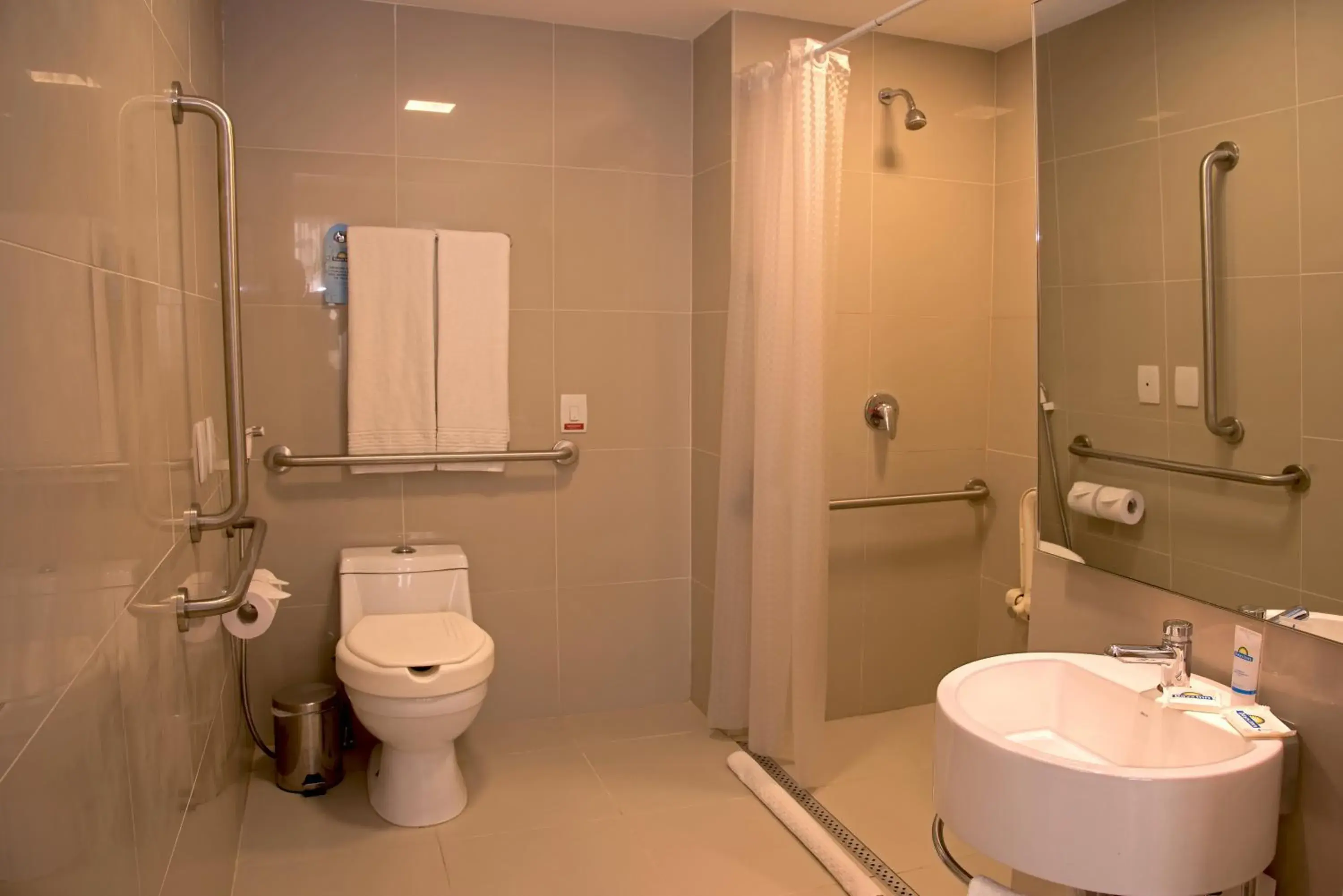 Bathroom in Days Inn by Wyndham Rio de Janeiro Lapa Bathroom in Days Inn by Wyndham Rio de Janeiro Lapa
