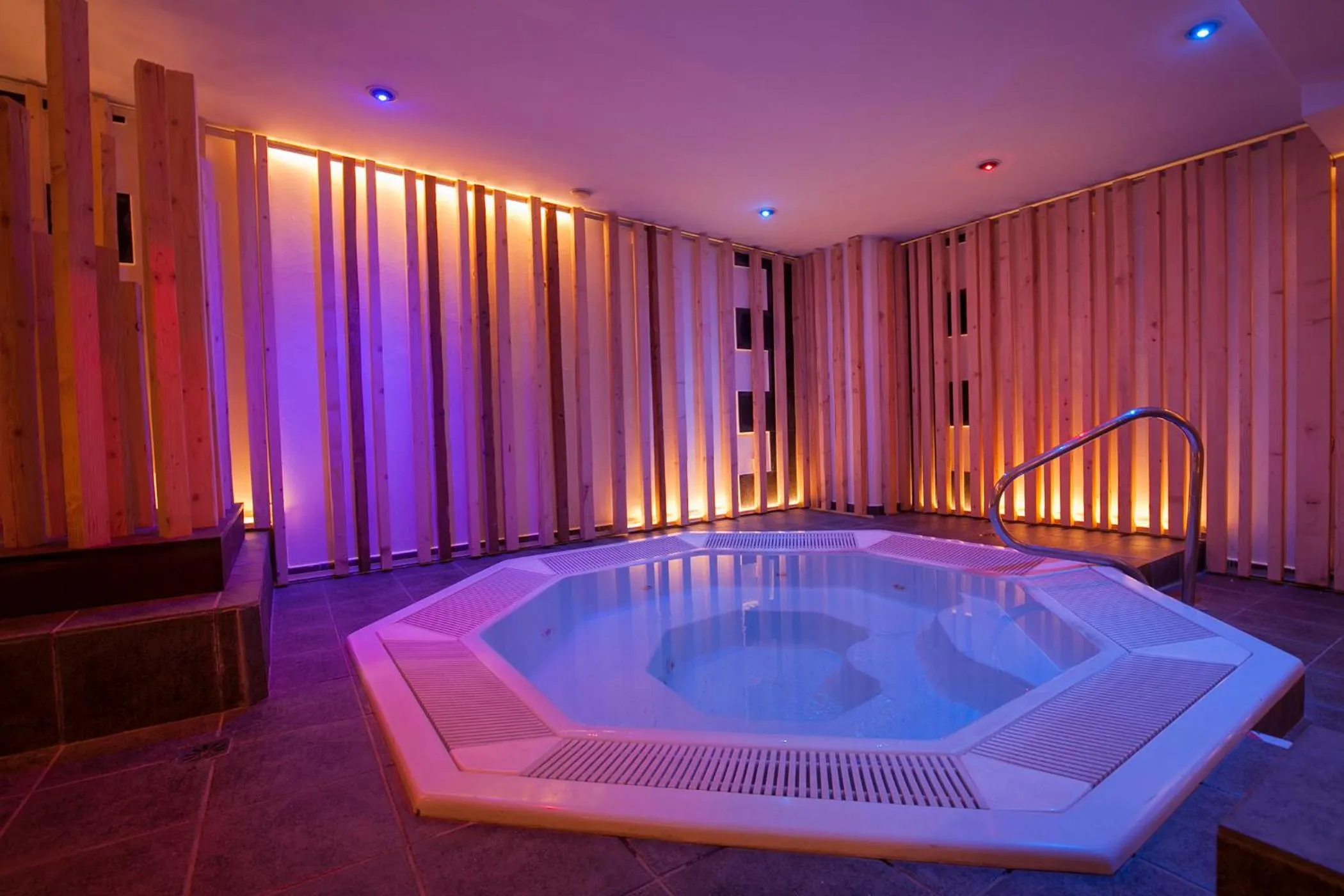 Hot Tub in Hotel Piolets Soldeu Centre by Nexta