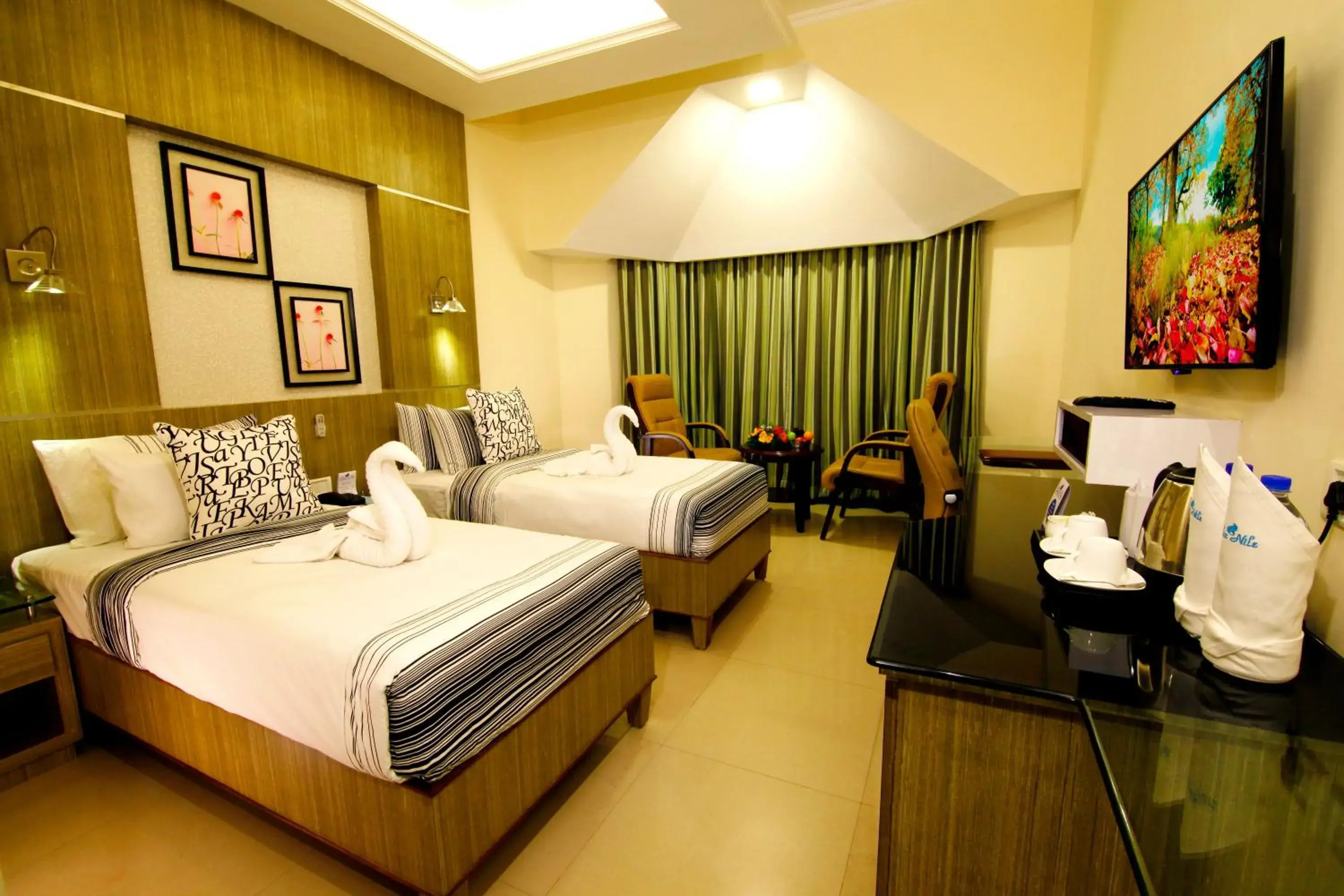 TV and multimedia, Bed in Hotel Blue Nile TV and multimedia, Bed in Hotel Blue Nile