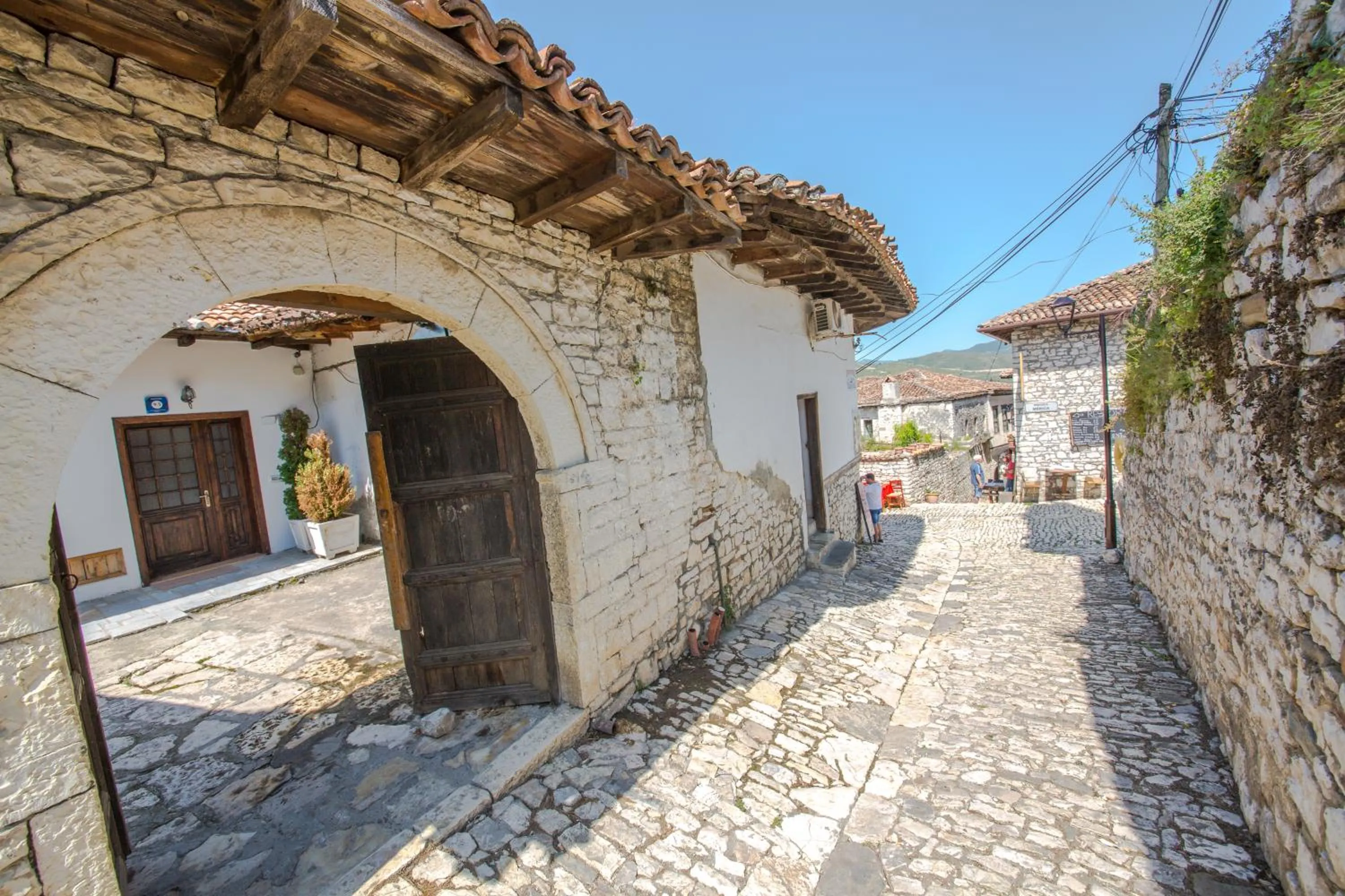 Facade/entrance in Hotel Kalaja