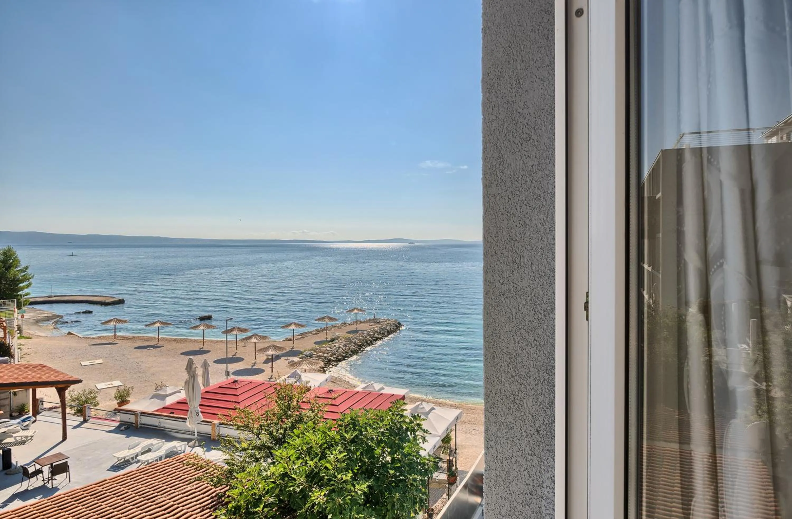 Day in Sunset Split Rooms