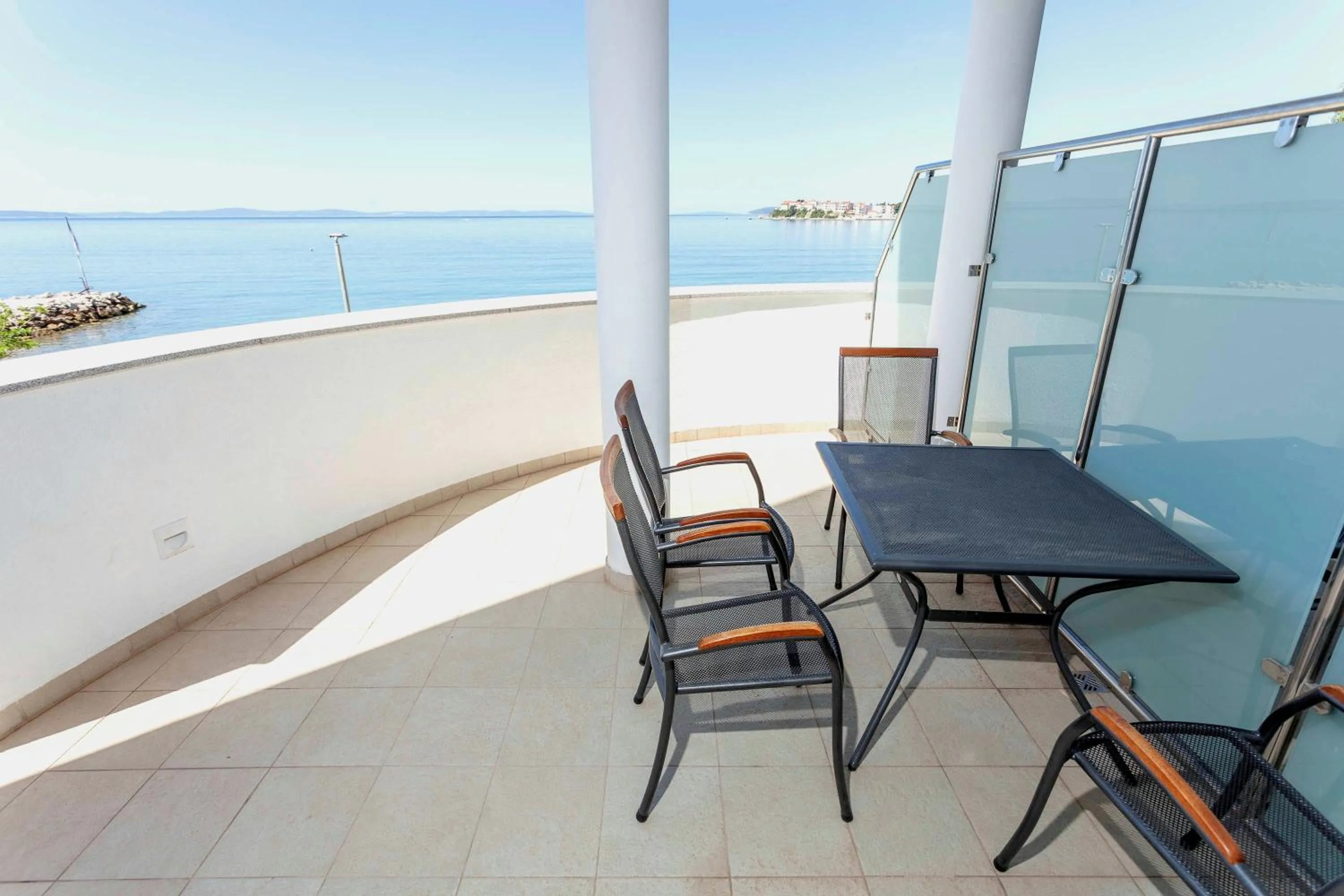 Day in Sunset Split Rooms