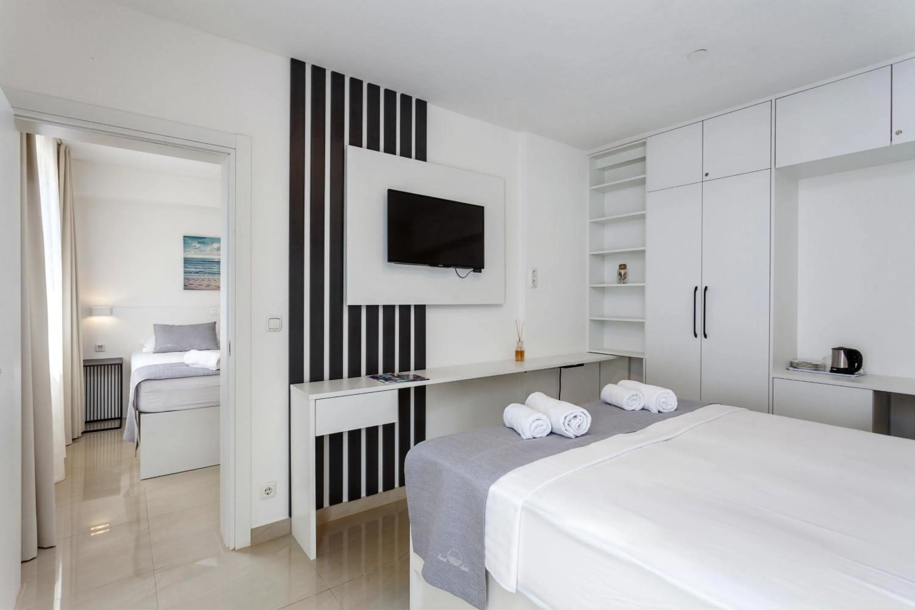 Bed in Sunset Split Rooms