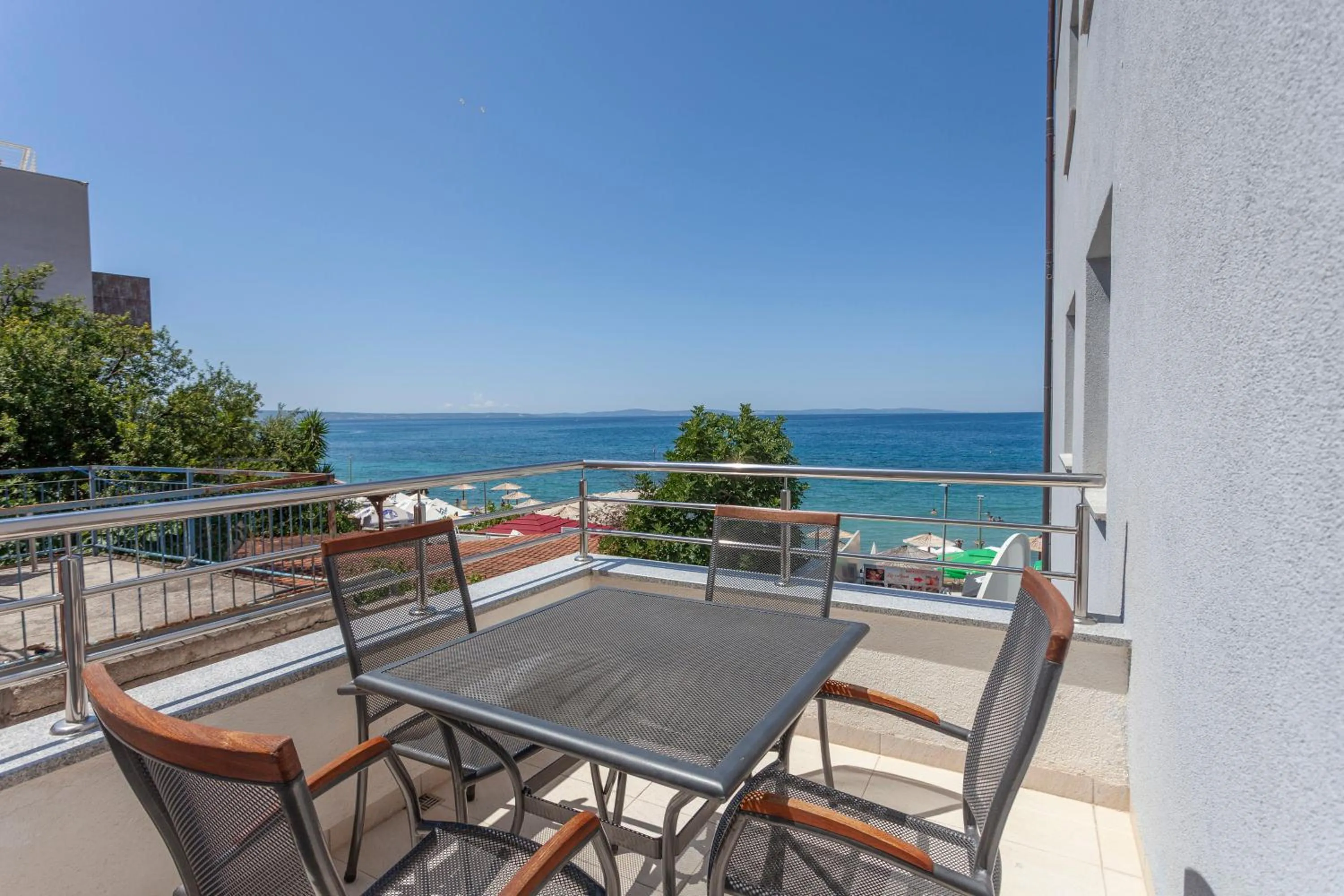 Day in Sunset Split Rooms