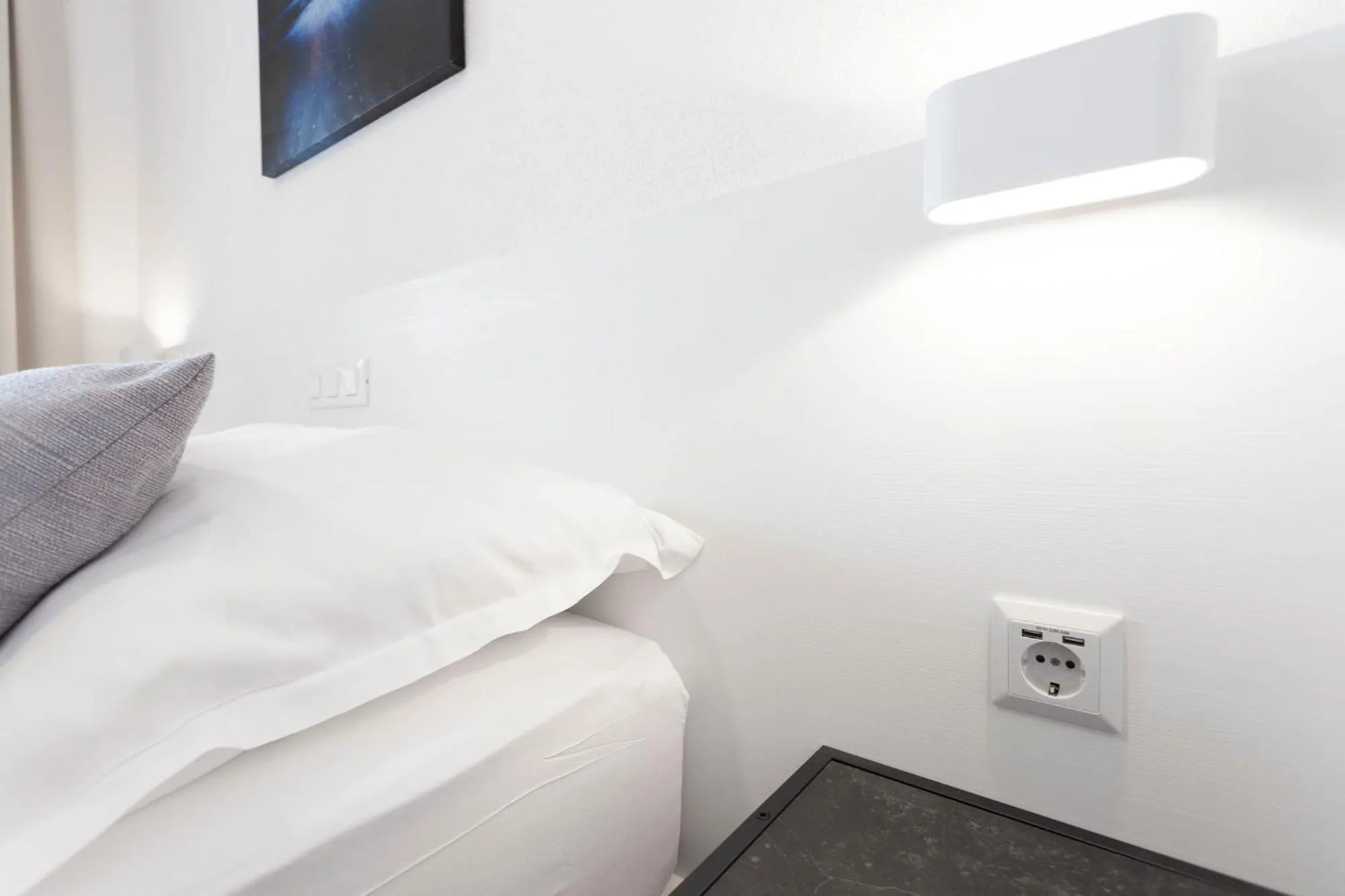 Bed in Sunset Split Rooms