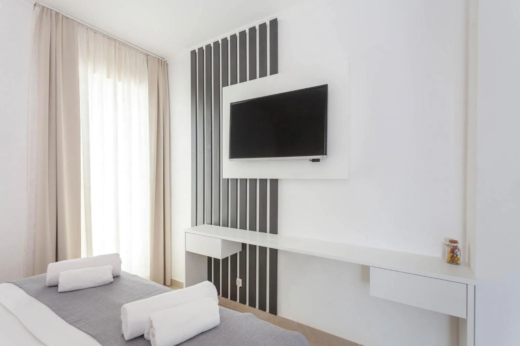 Bed in Sunset Split Rooms