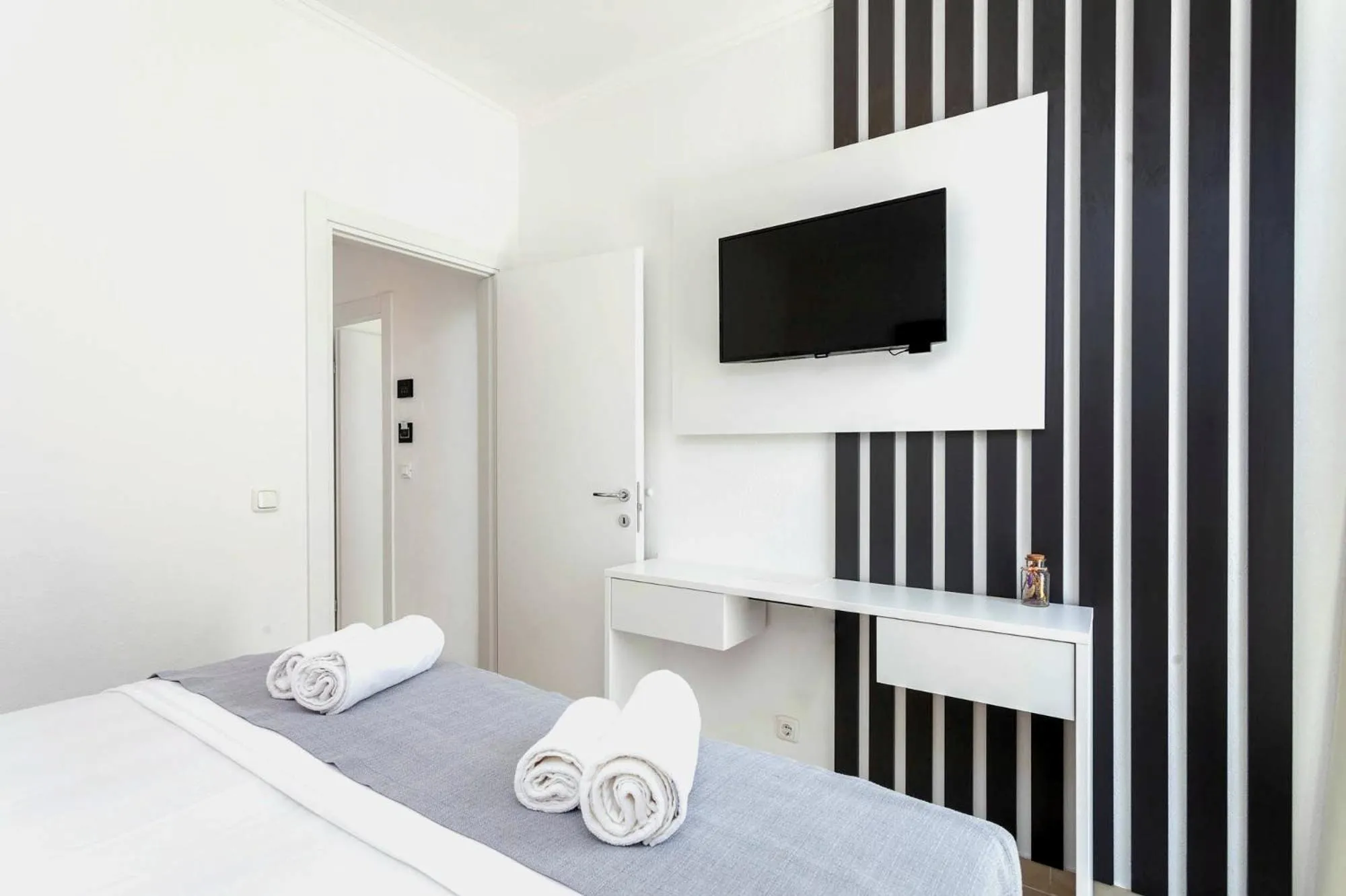 Bed in Sunset Split Rooms