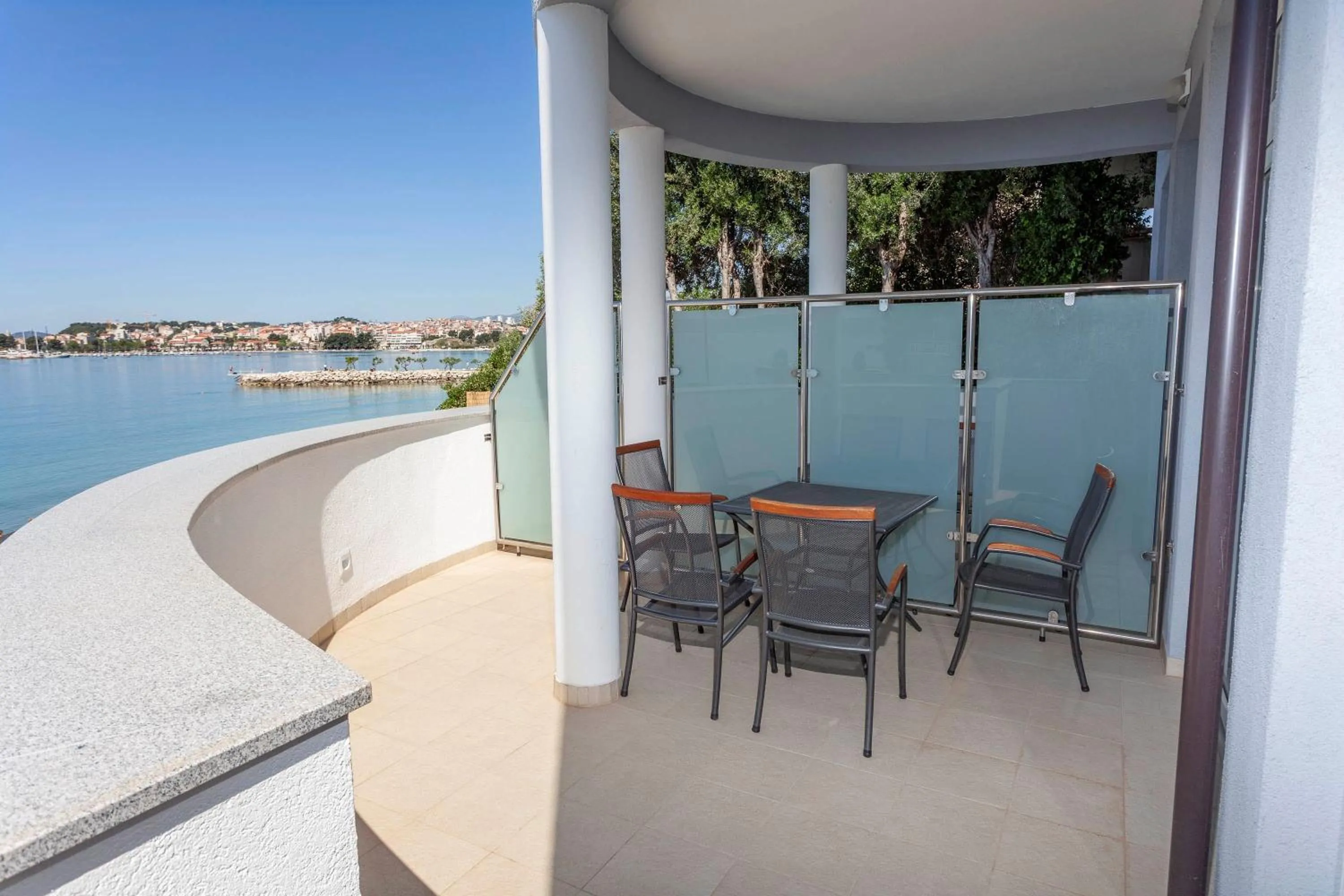 Day in Sunset Split Rooms