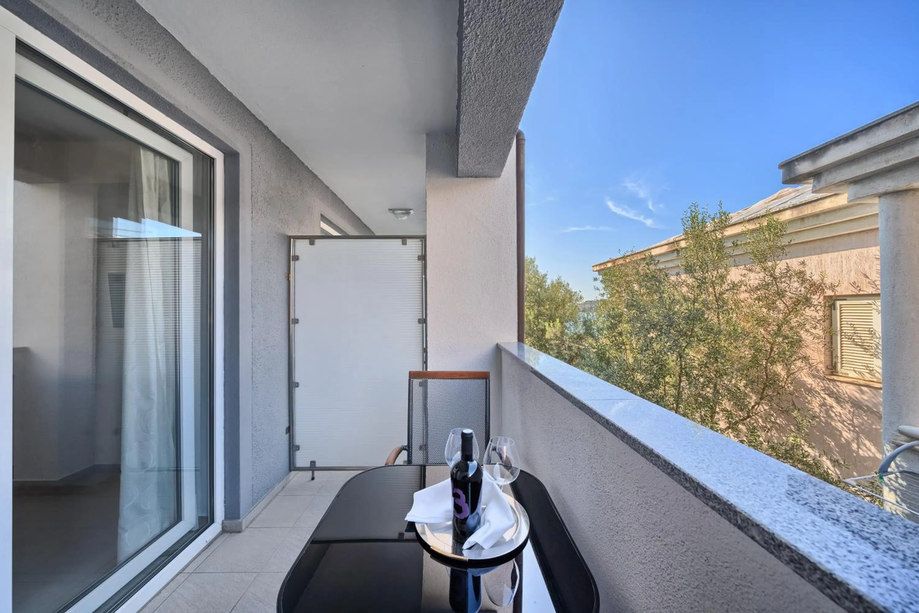 Day in Sunset Split Rooms