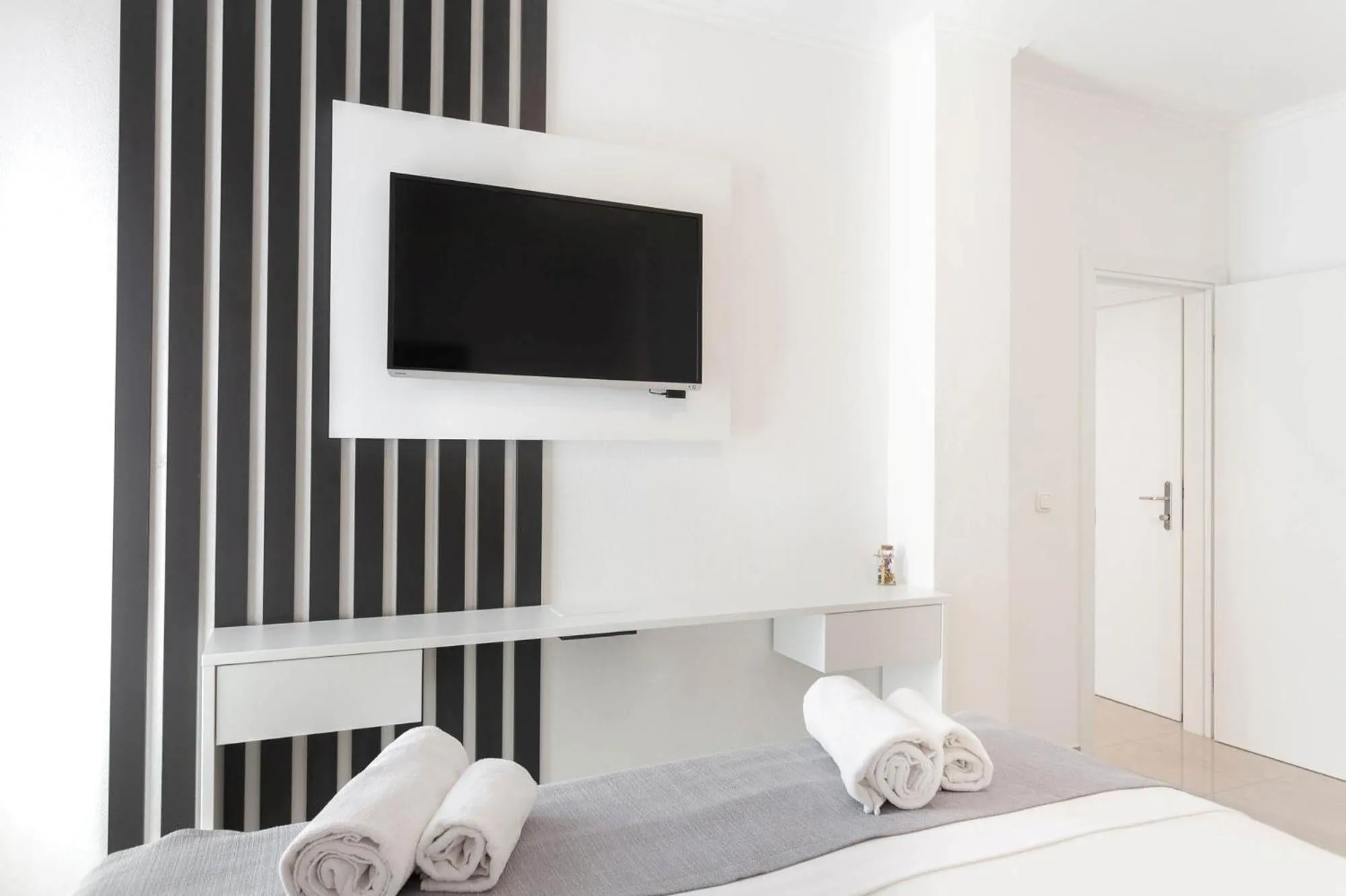 Bed in Sunset Split Rooms