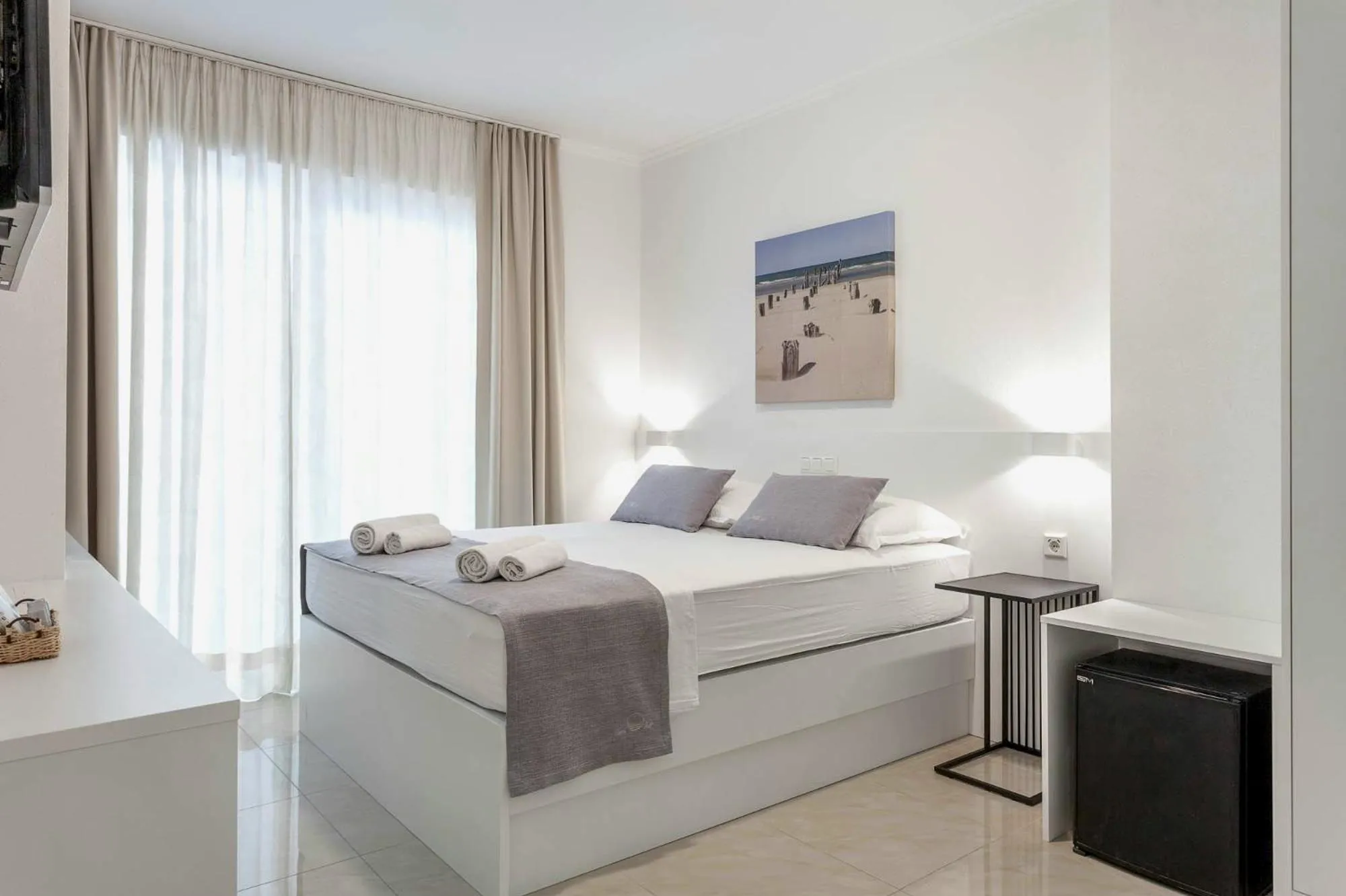 Bed in Sunset Split Rooms