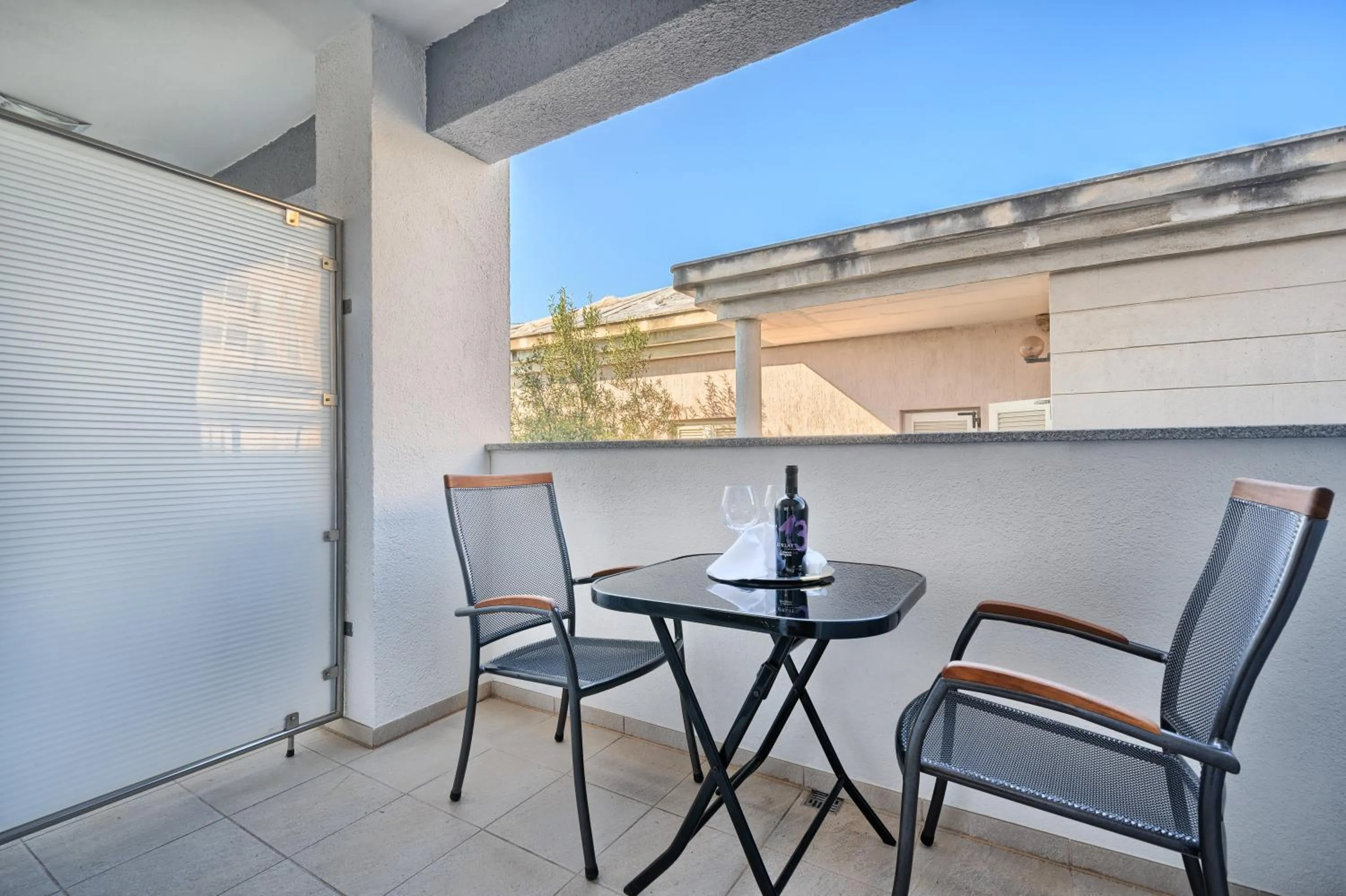 Day in Sunset Split Rooms