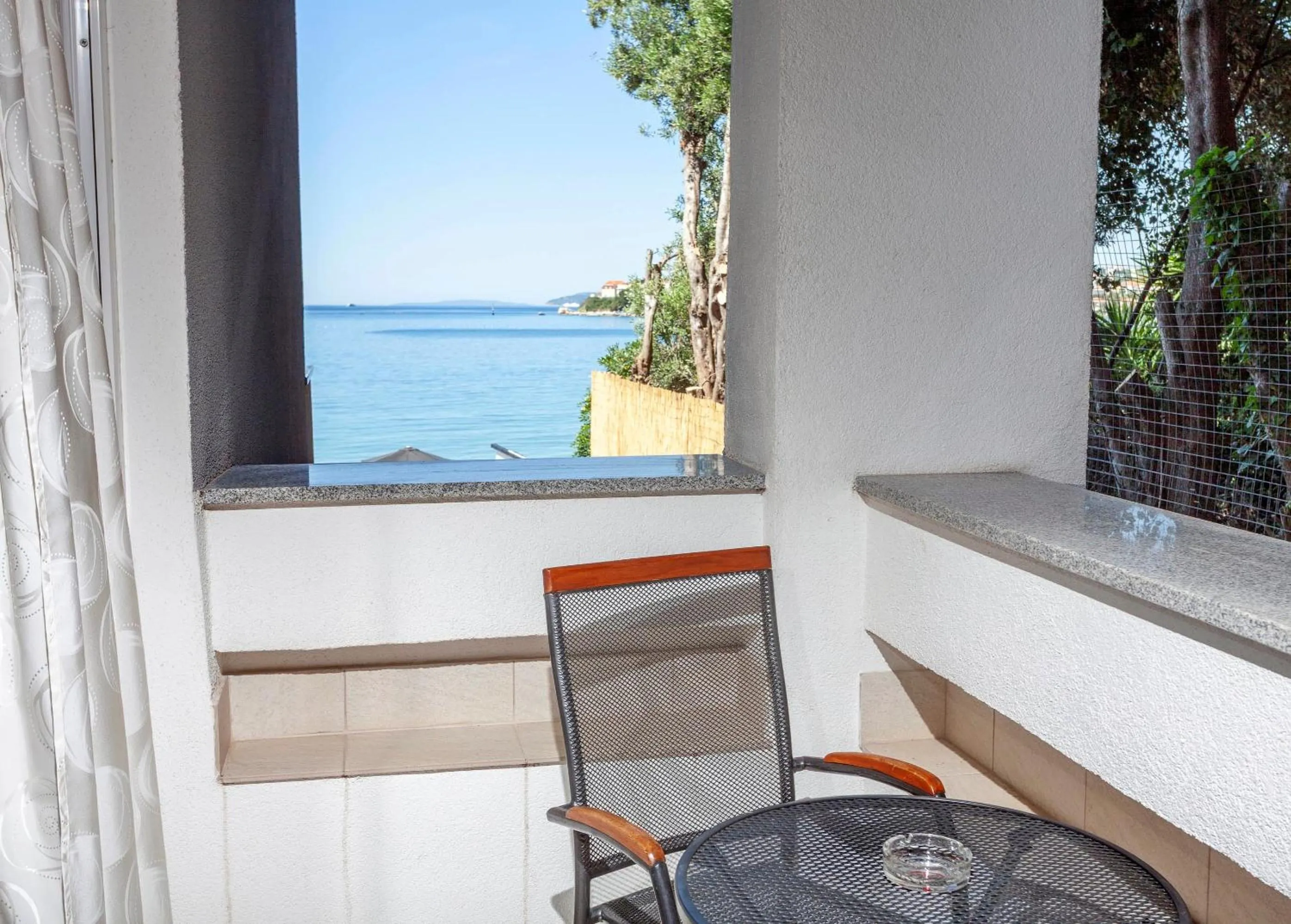 Day in Sunset Split Rooms