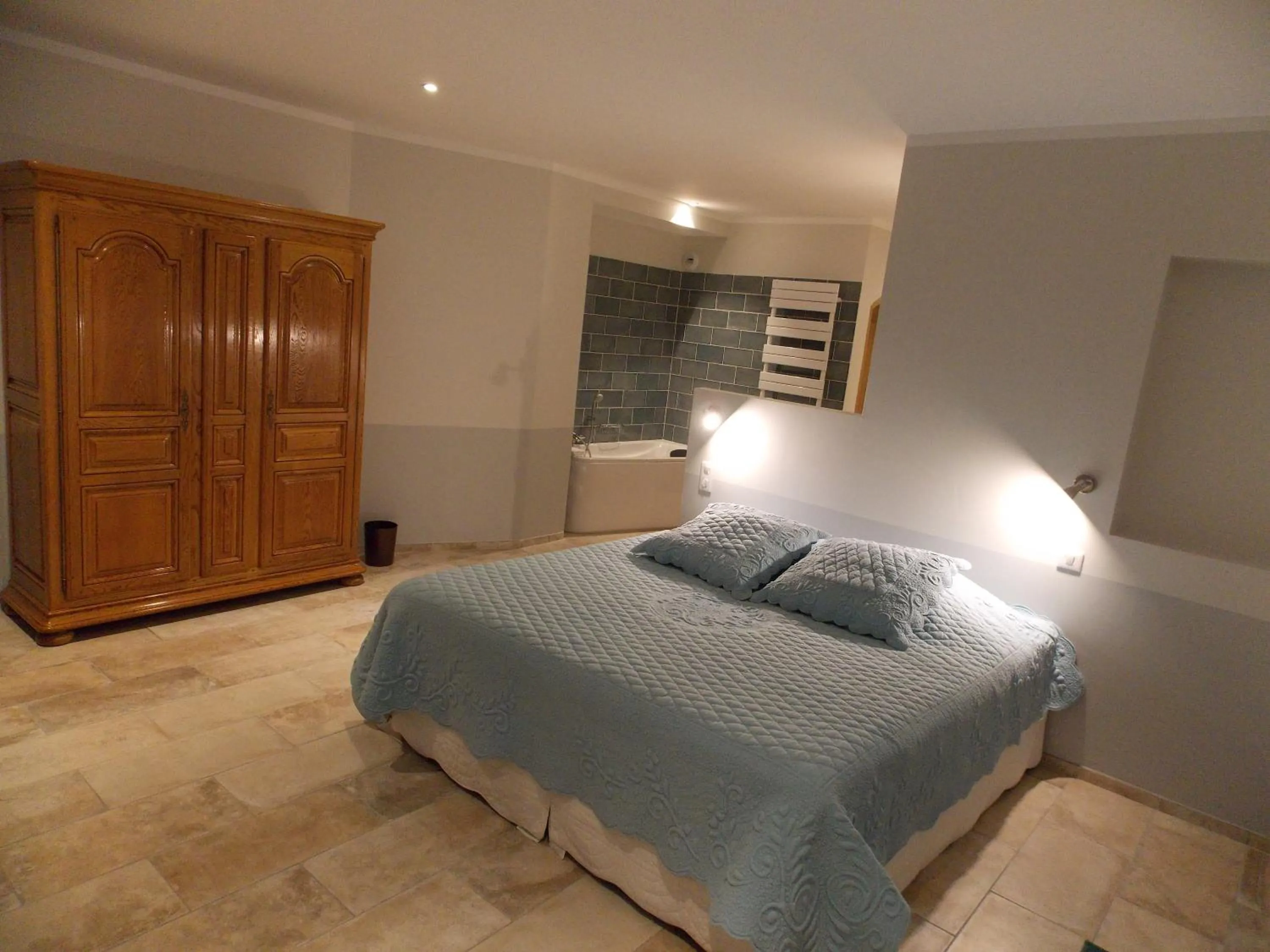 Bedroom, Bed in Au Relais Provencal