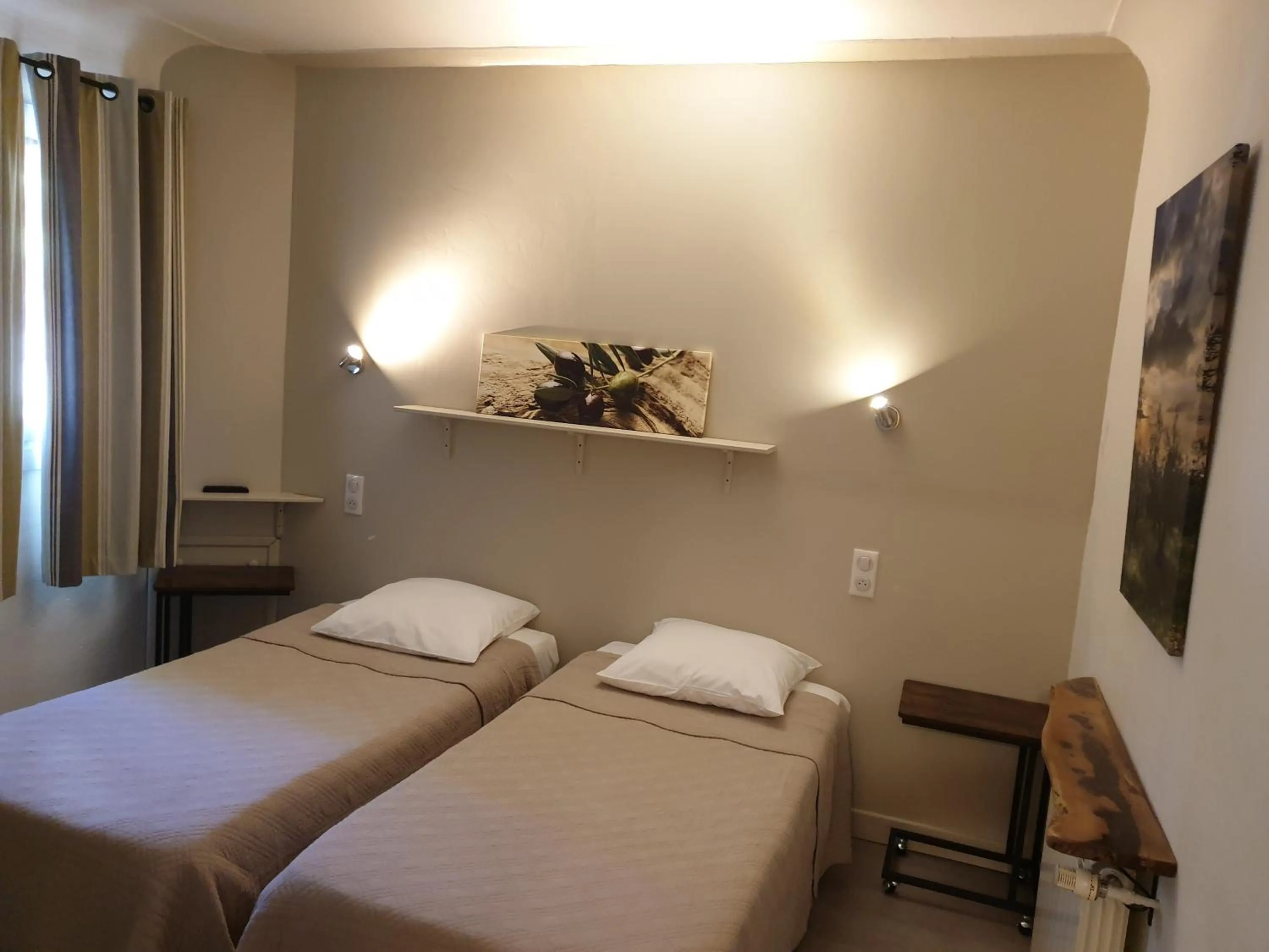 Bedroom, Bed in Au Relais Provencal