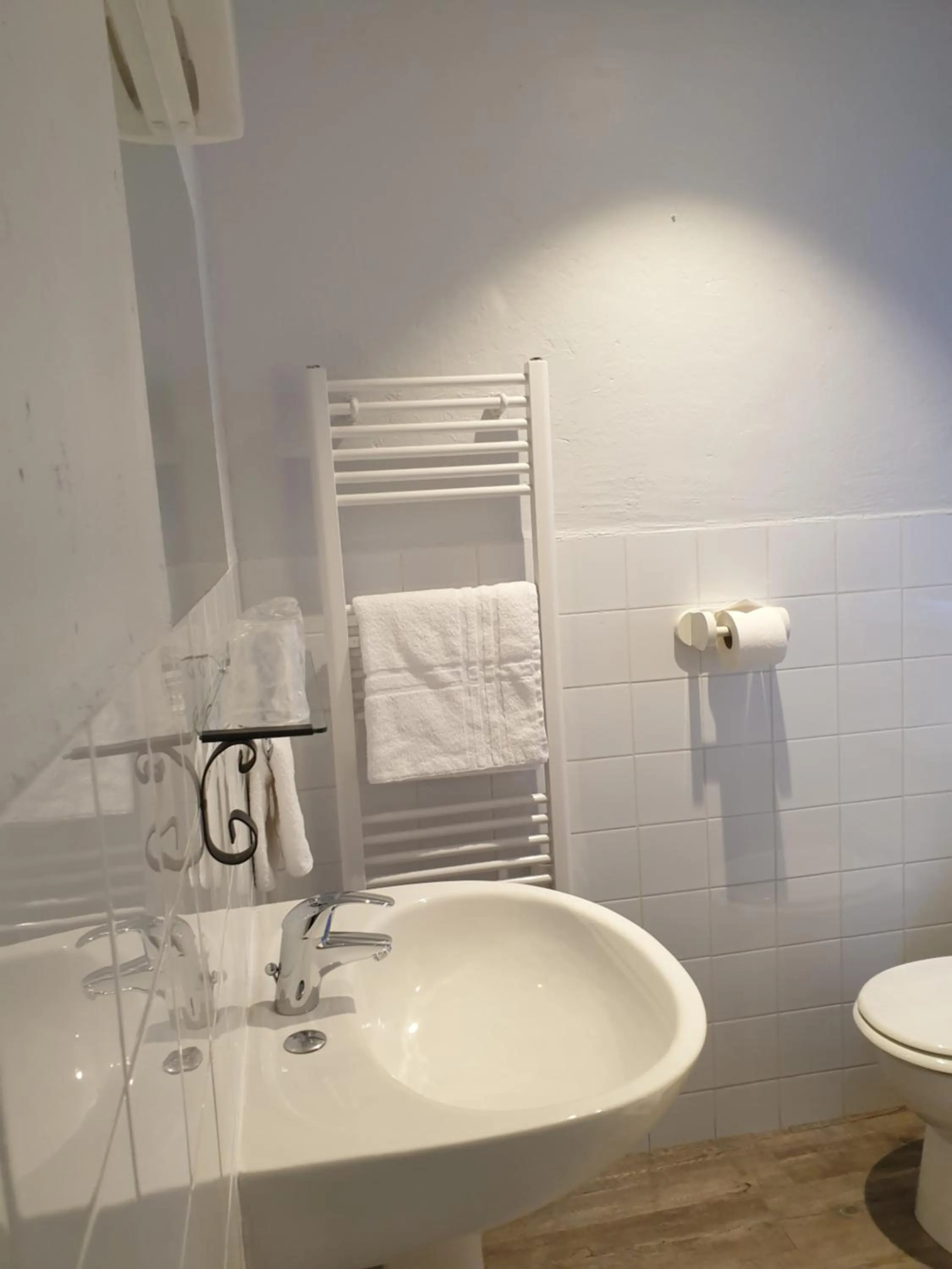 Bathroom in Au Relais Provencal