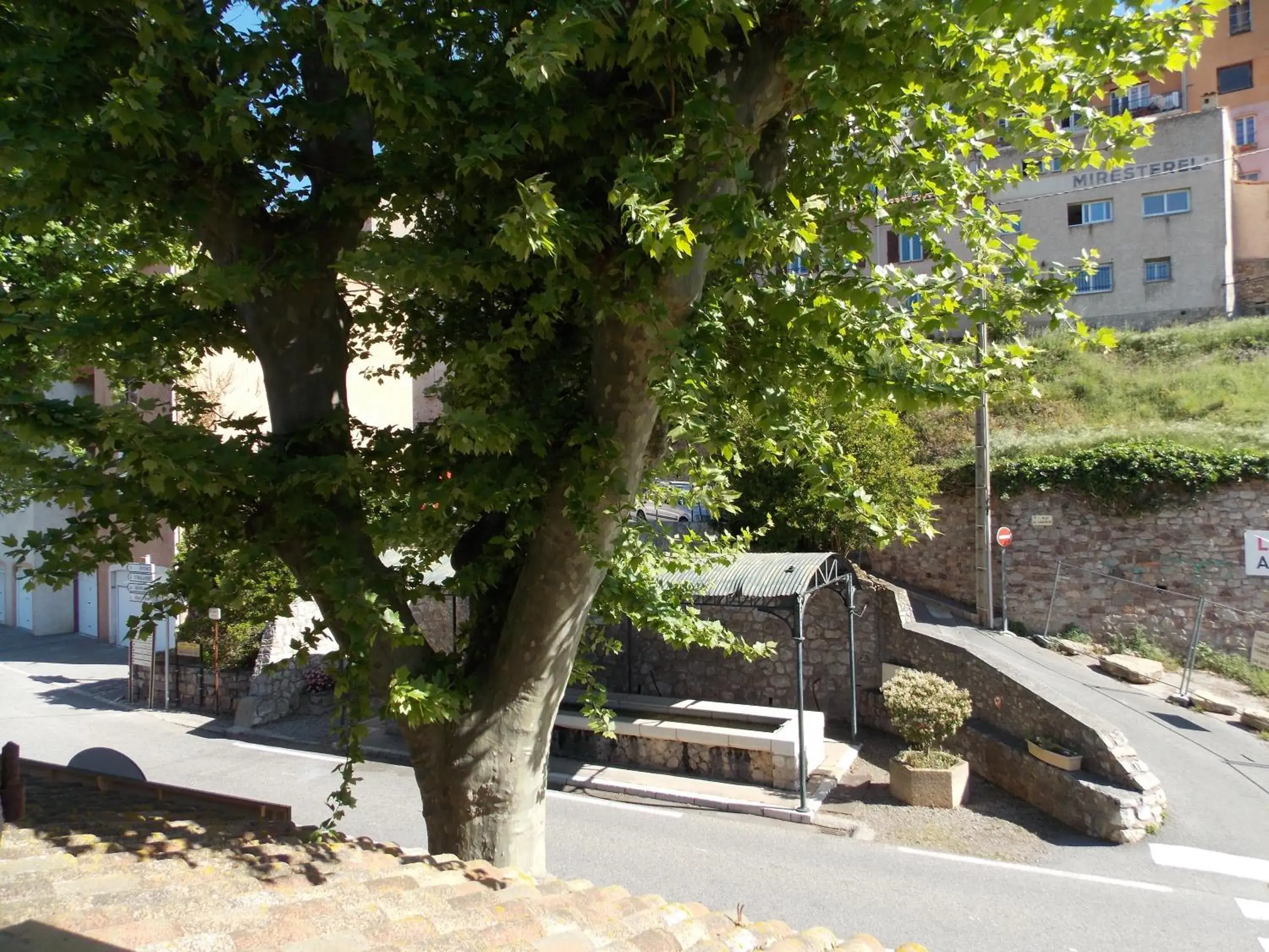 Twin Room in Au Relais Provencal Twin Room in Au Relais Provencal