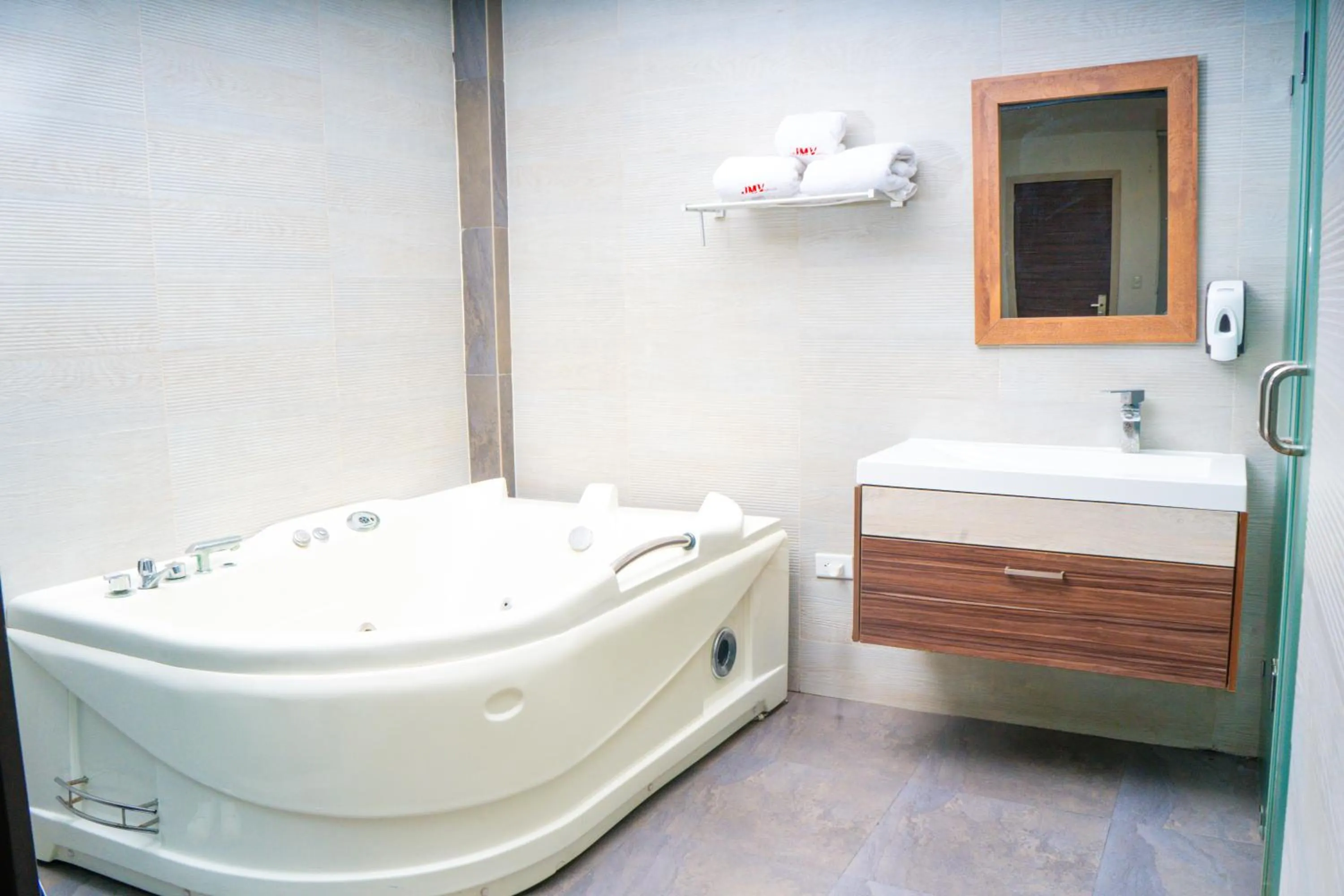 Hot Tub in Hotel Santiago de Compostella Suites