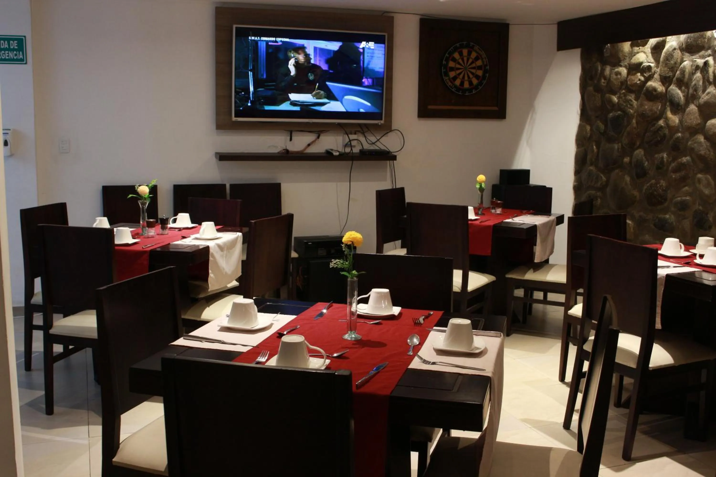 Restaurant/places to eat in Hotel Santiago de Compostella Suites