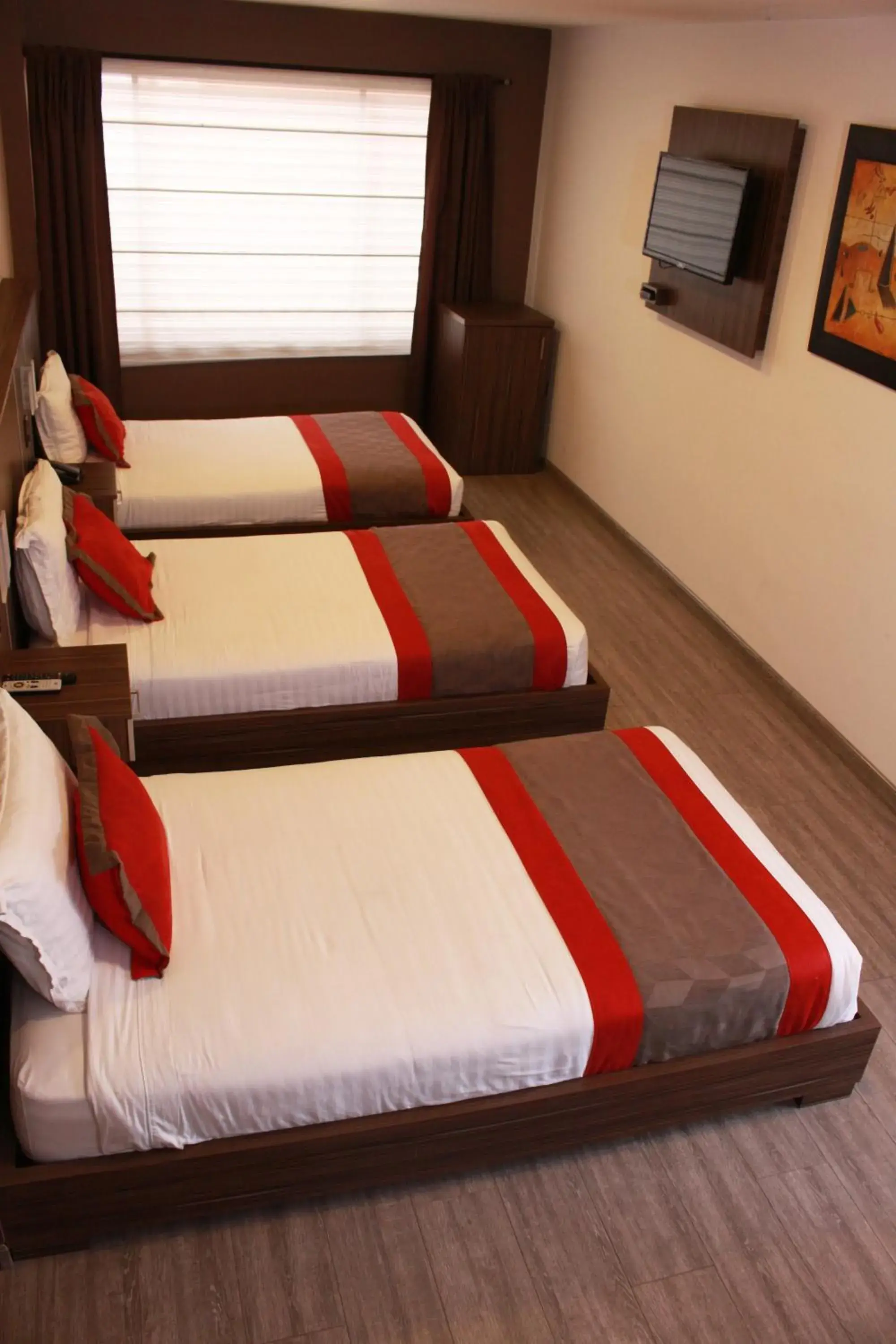 Quadruple Room in Hotel Santiago de Compostella Suites Quadruple Room in Hotel Santiago de Compostella Suites