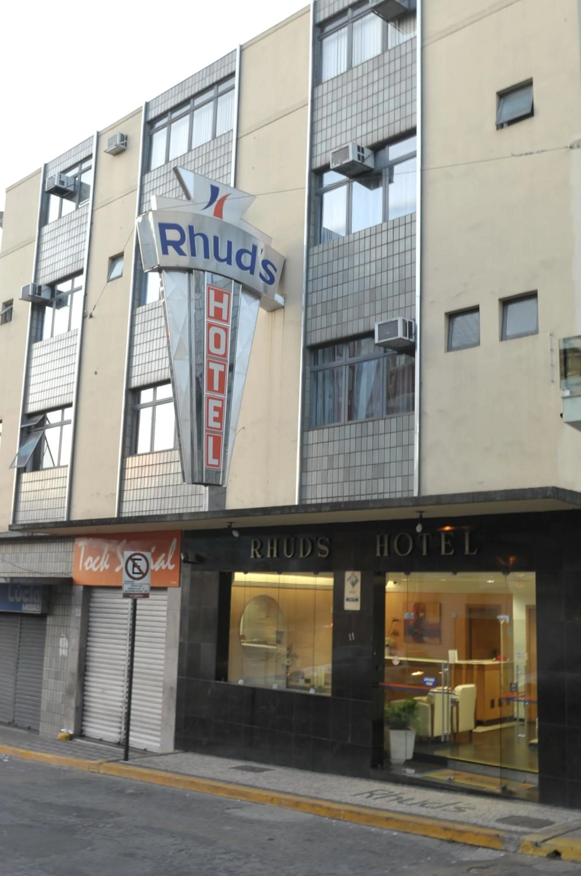 Rhud's Hotel