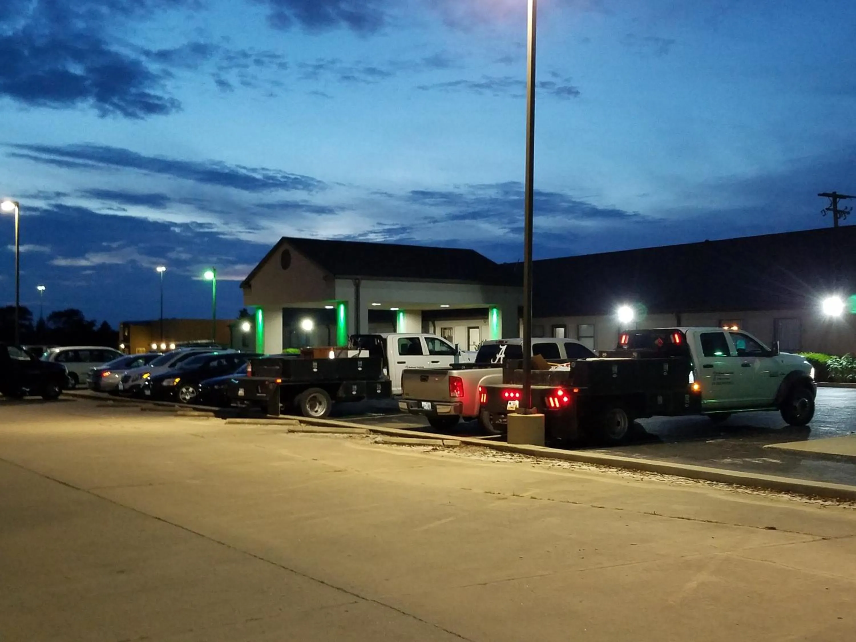 Facade/entrance in Briarwood Inn