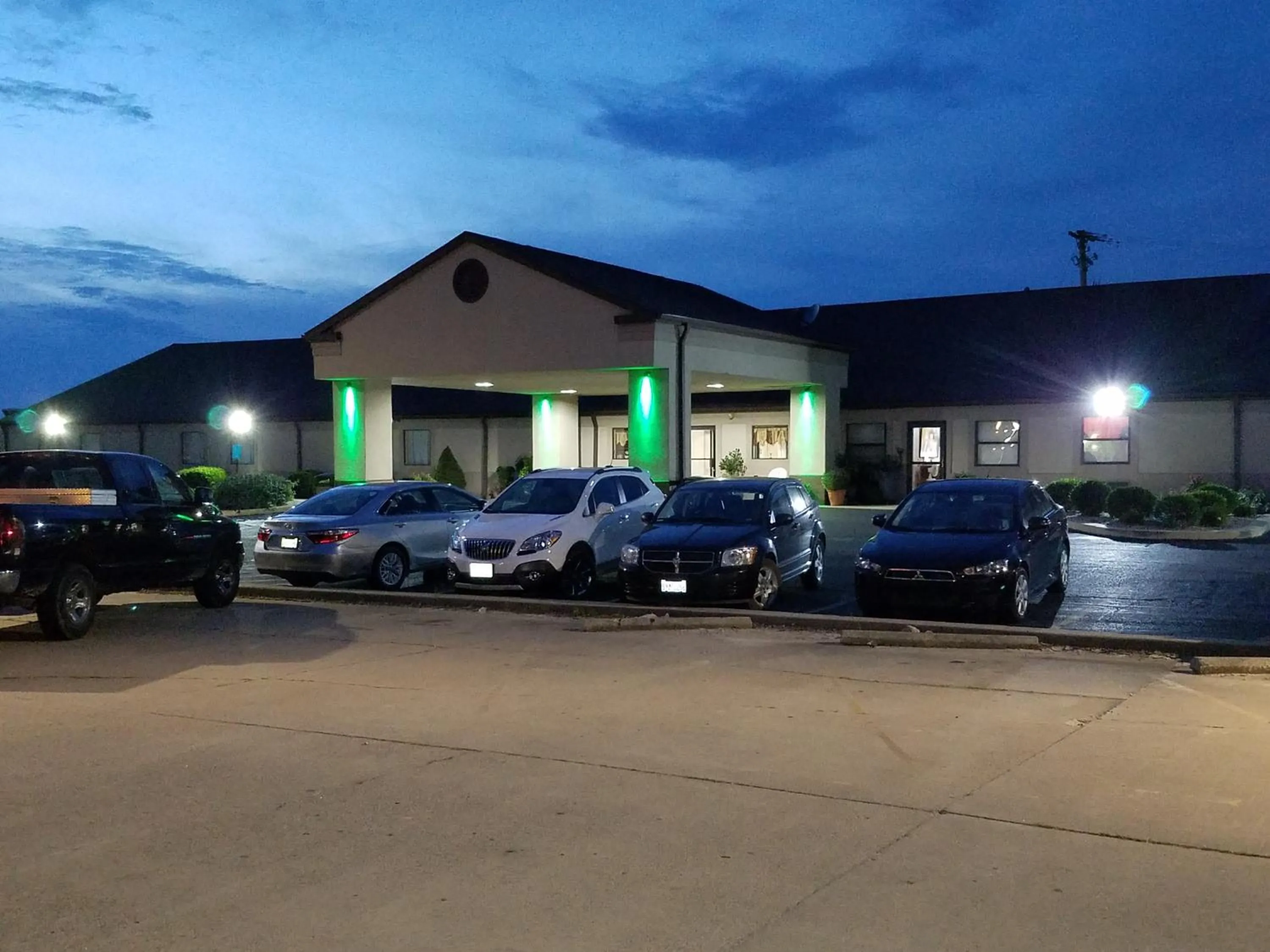 Property building in Briarwood Inn