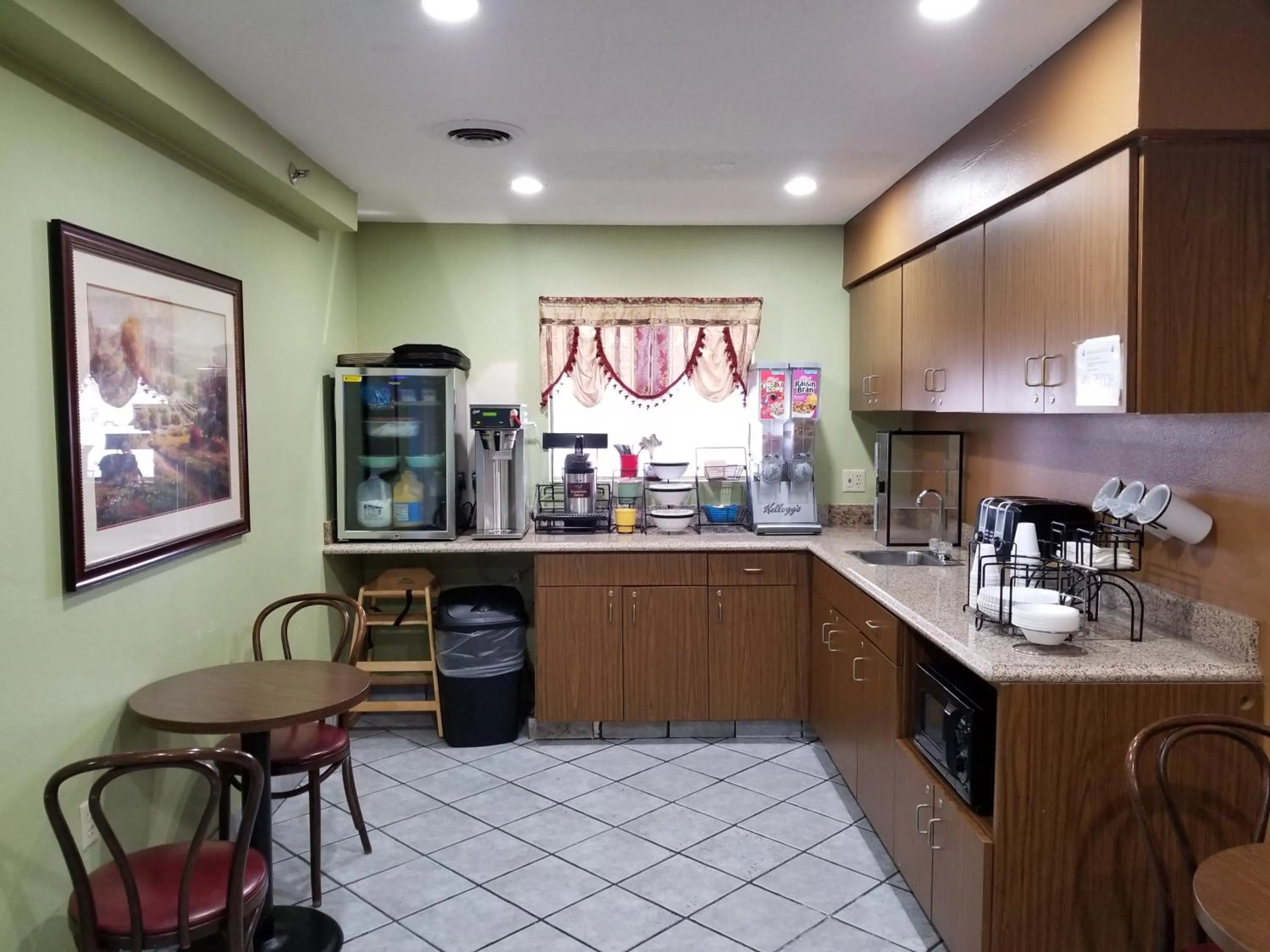 Continental breakfast in Briarwood Inn