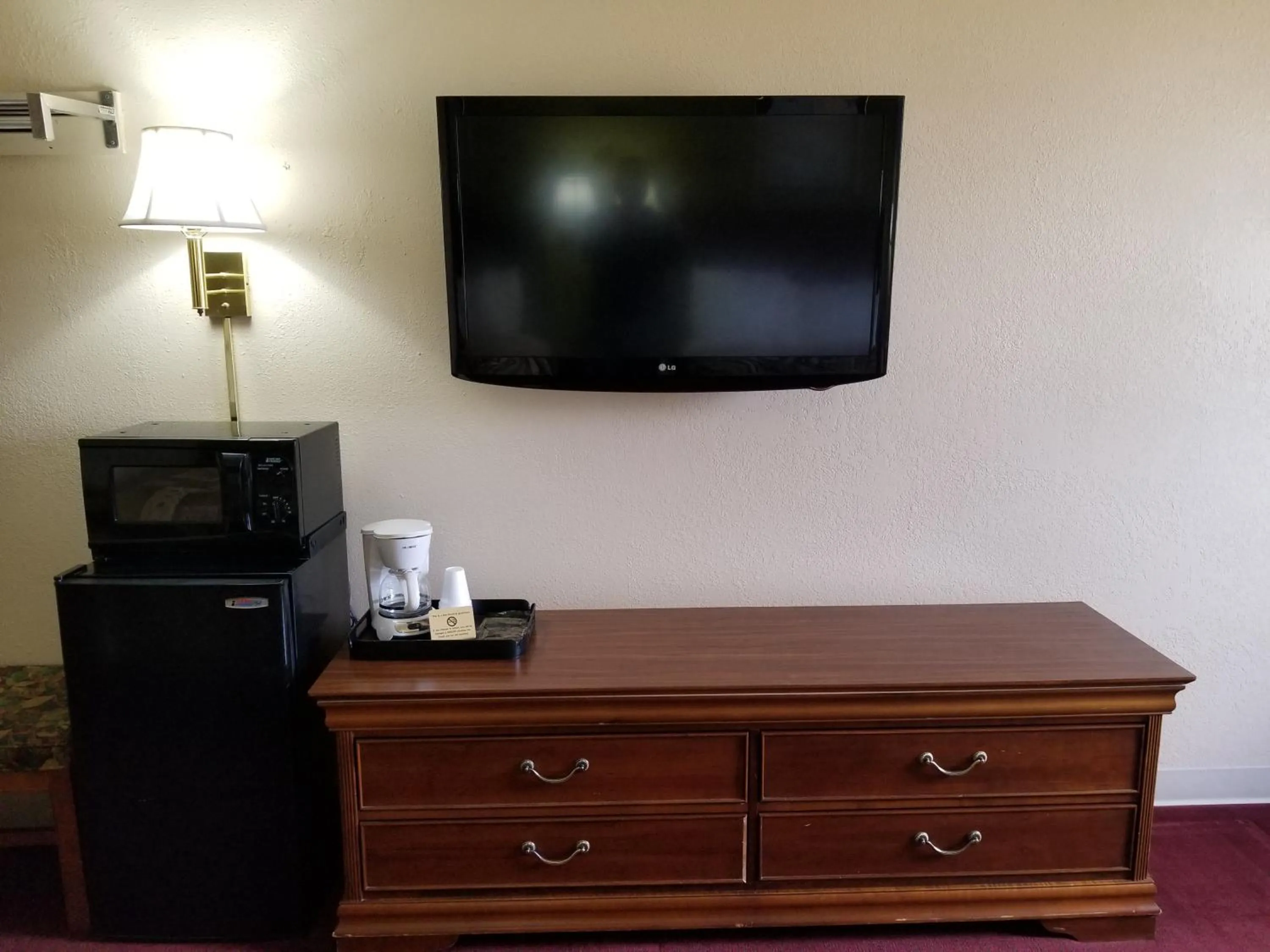 TV and multimedia in Briarwood Inn