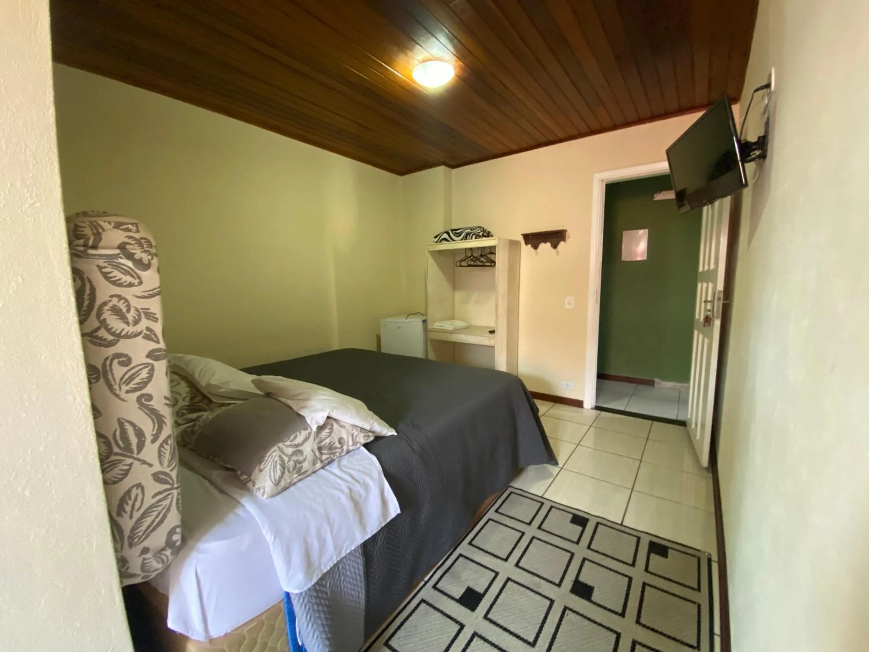 Bed in Betume
