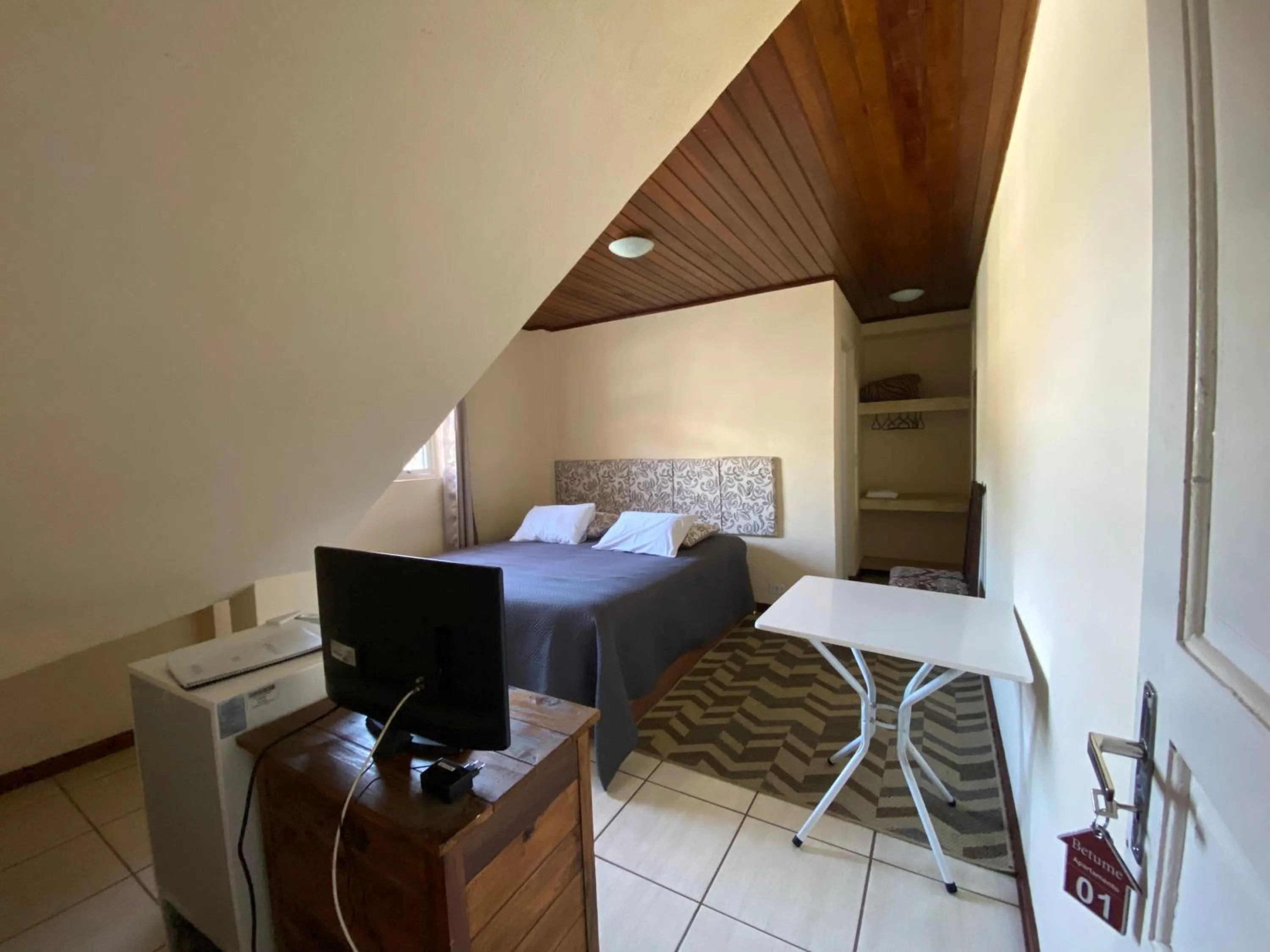 Bed in Betume