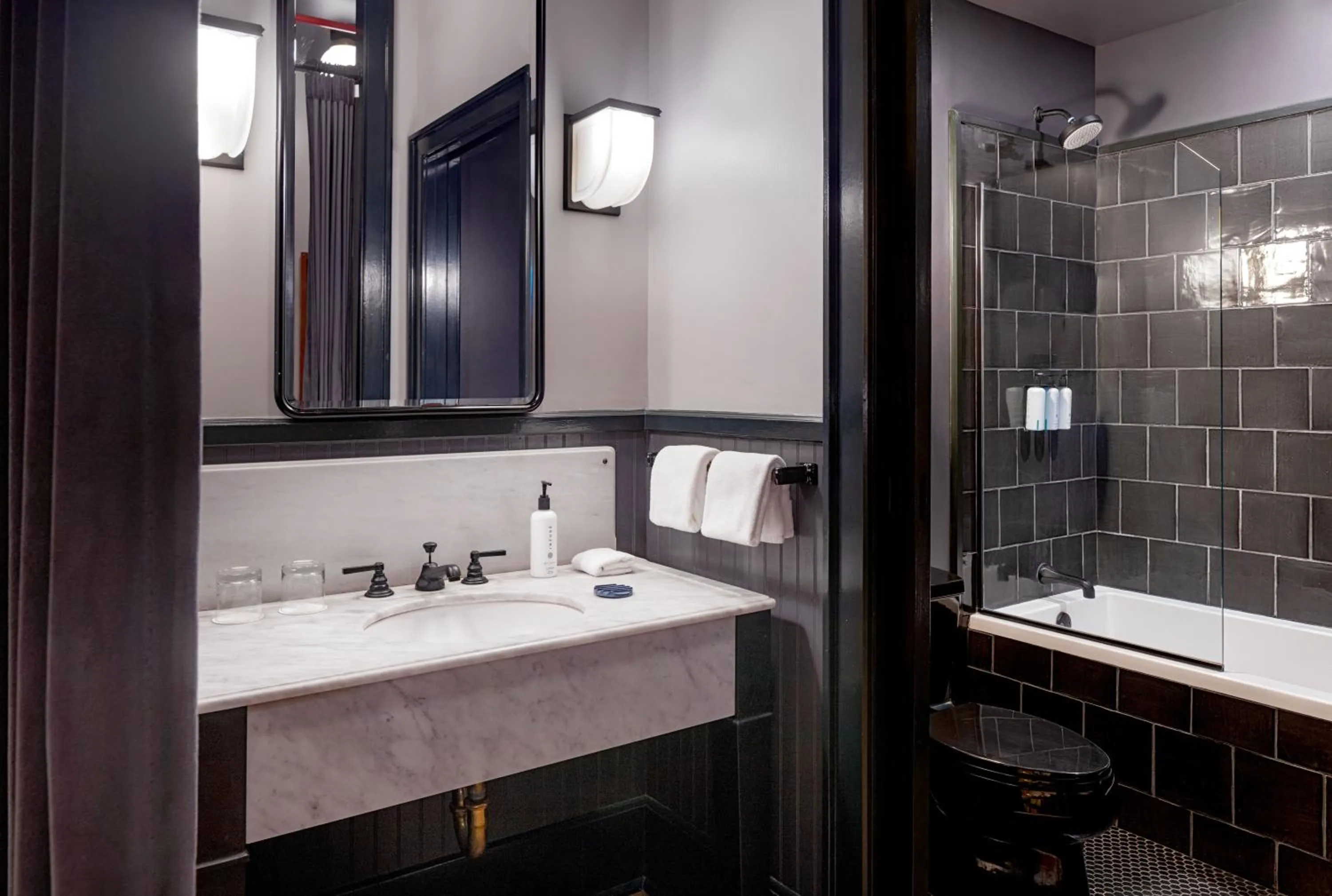 Bathroom in The Barnett, part of JdV by Hyatt