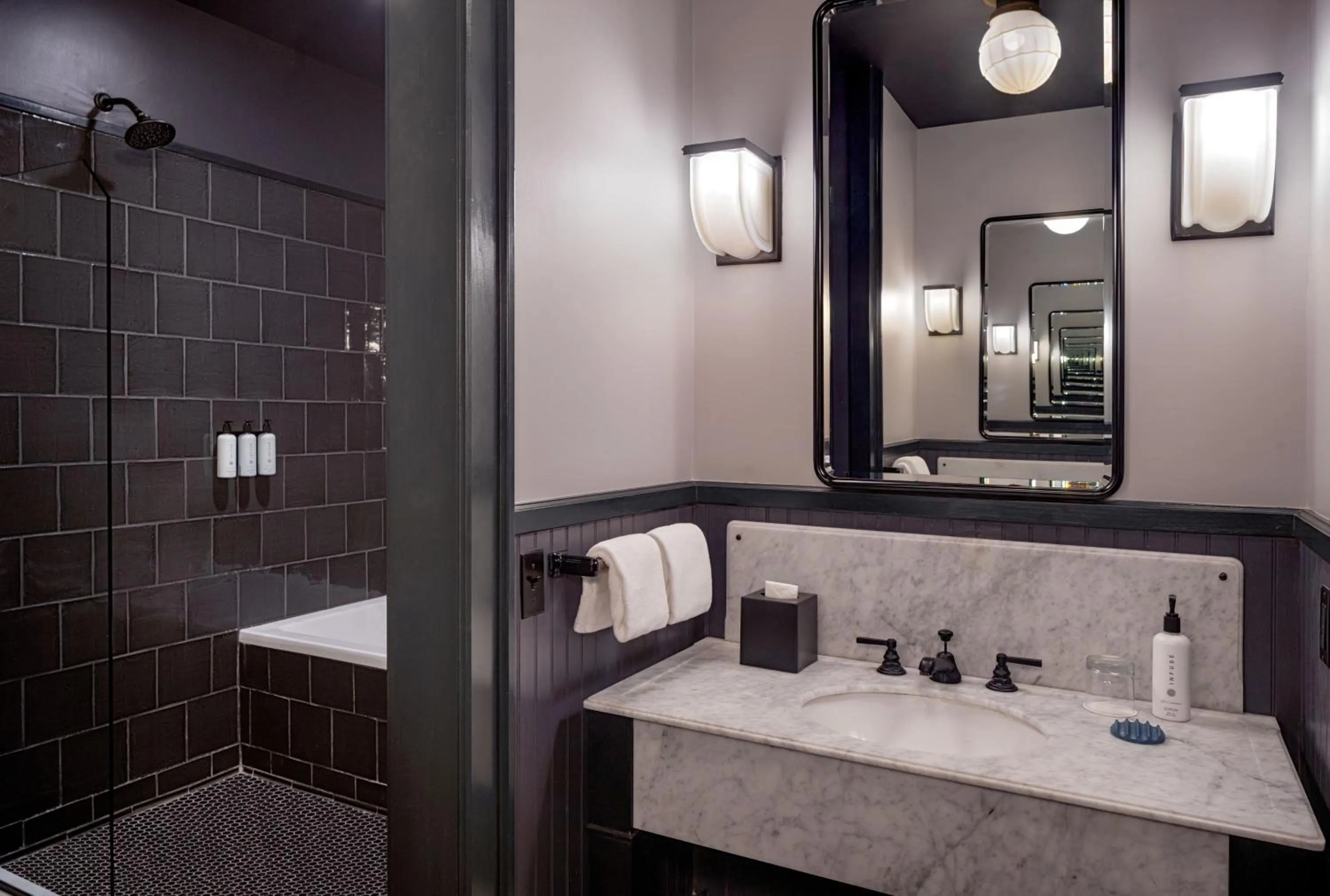 Shower in The Barnett, part of JdV by Hyatt