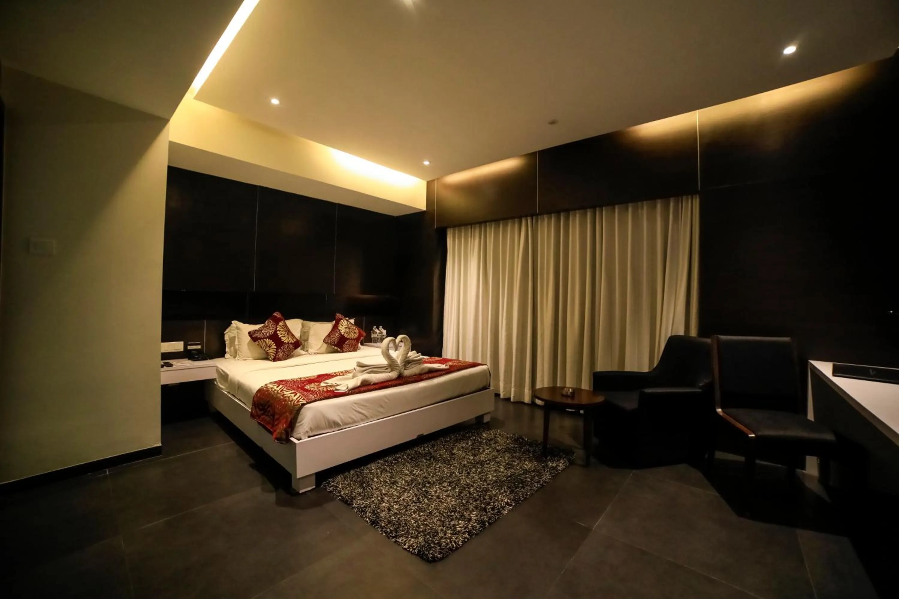 Coffee/tea facilities, Bed in Hotel German Palace Near to Airport