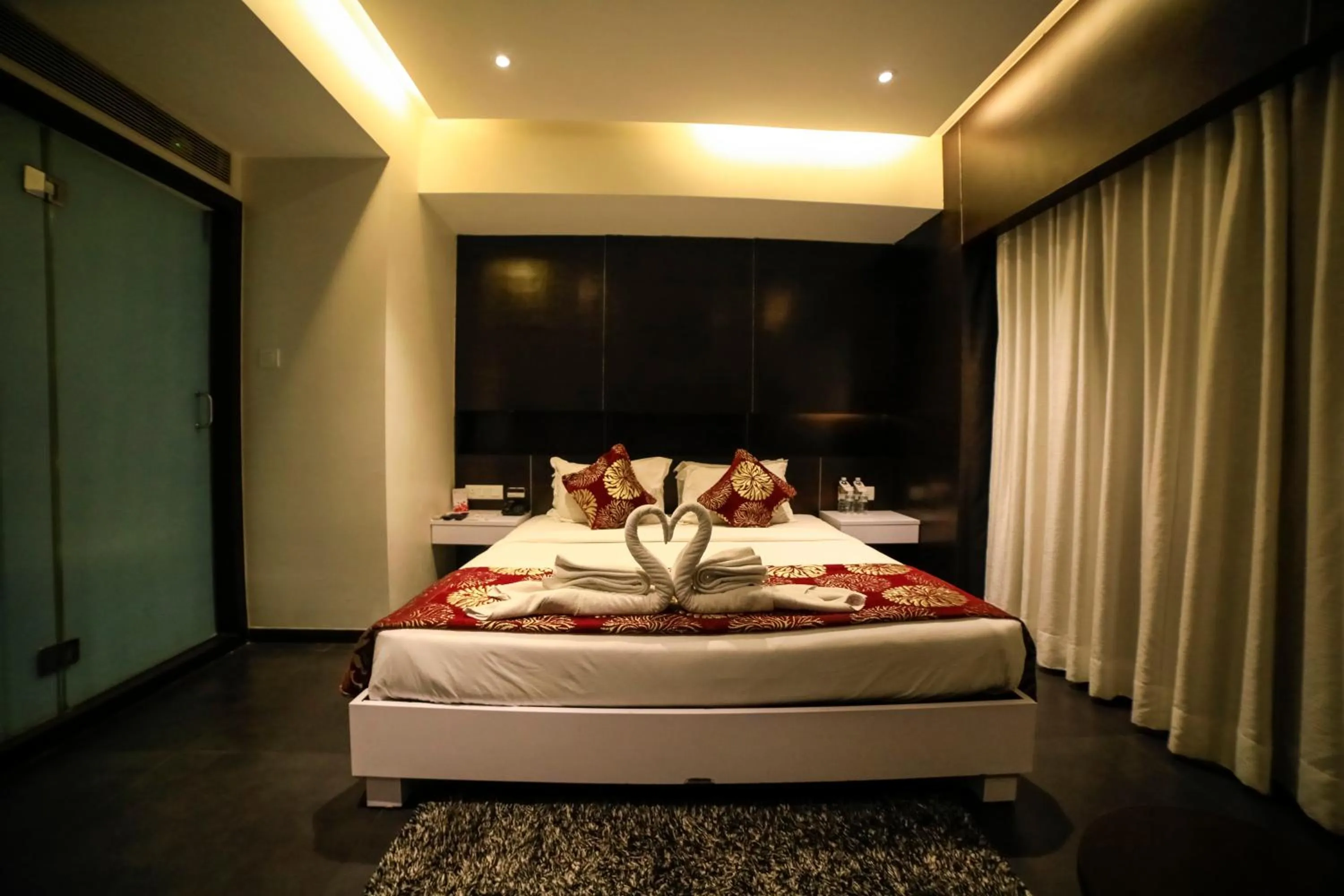 Bed in Hotel German Palace Near to Airport