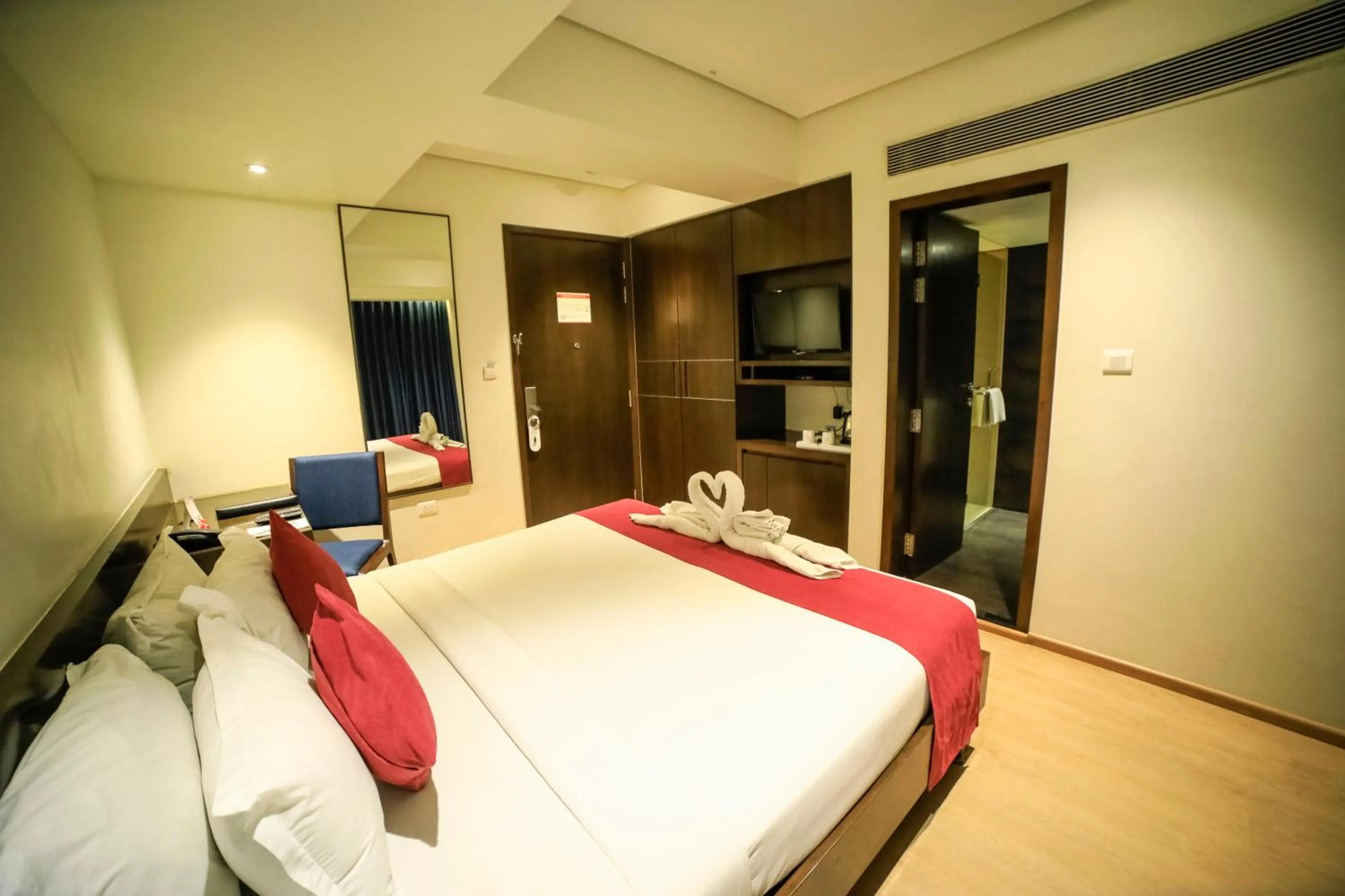 Bed in Hotel German Palace Near to Airport