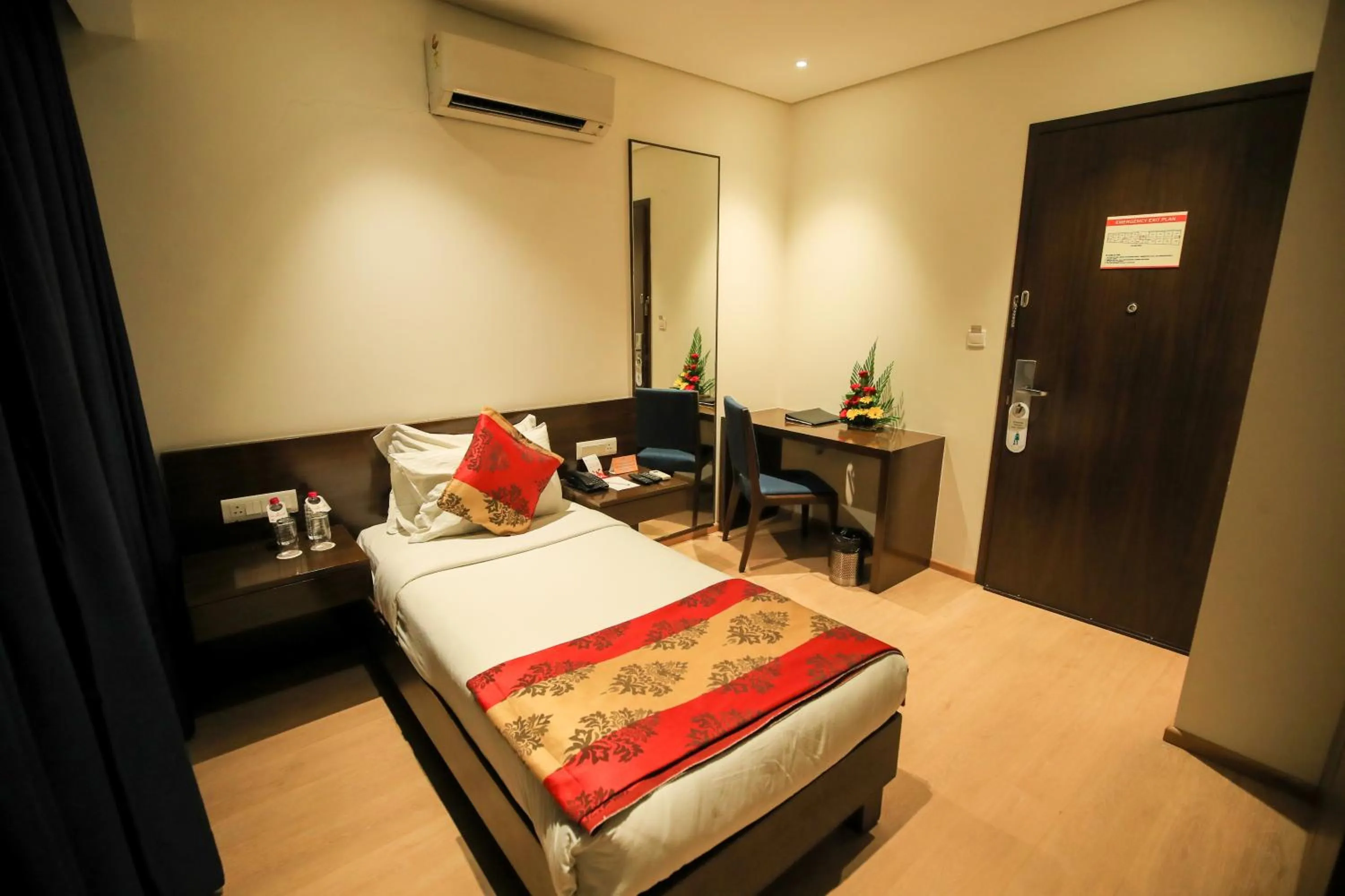 Bedroom, Bed in Hotel German Palace Near to Airport