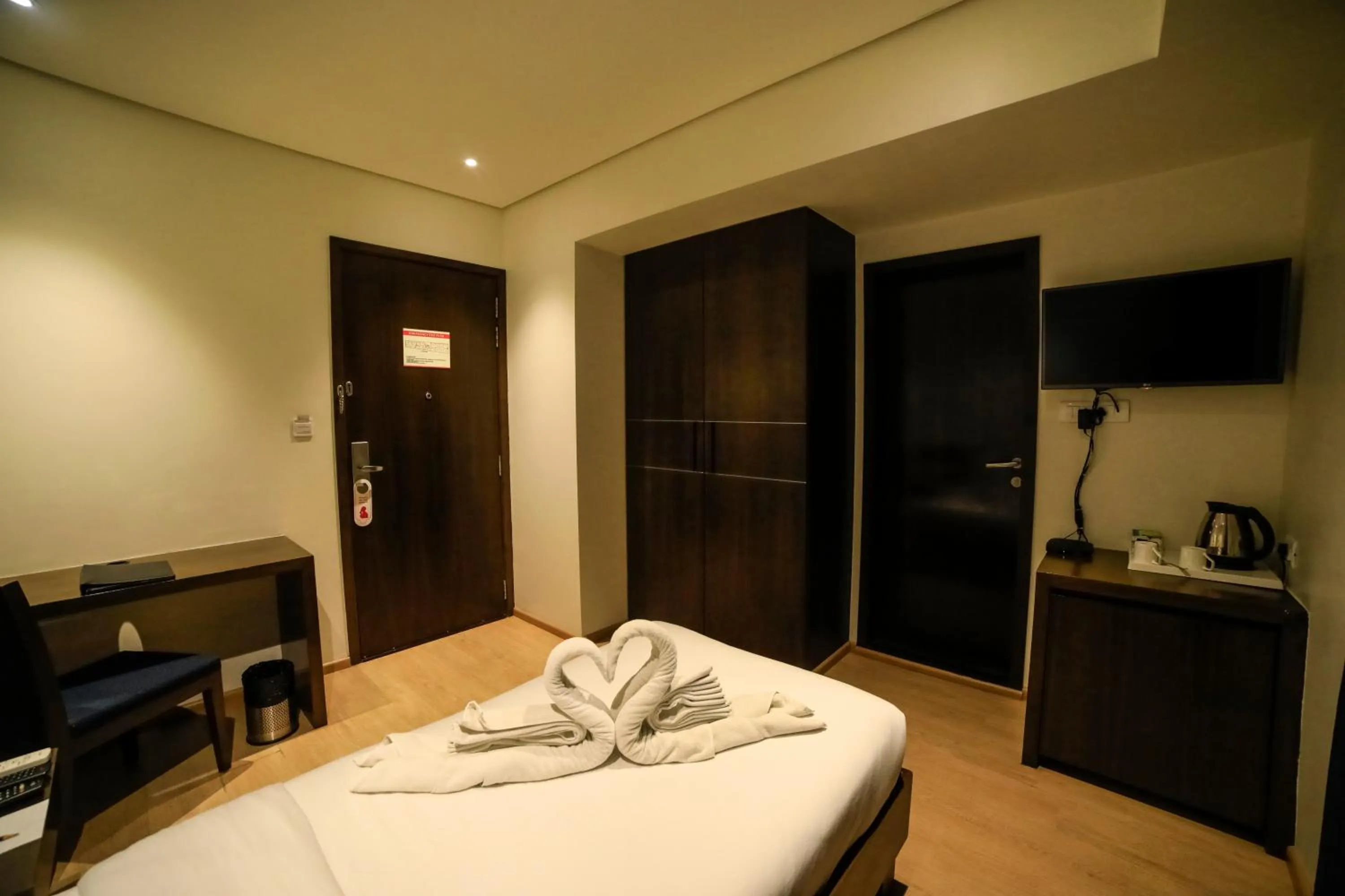 TV and multimedia, Bed in Hotel German Palace Near to Airport