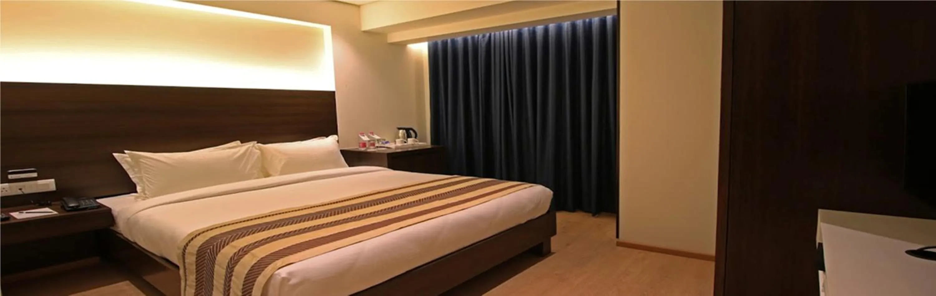 Bedroom, Bed in Hotel German Palace Near to Airport